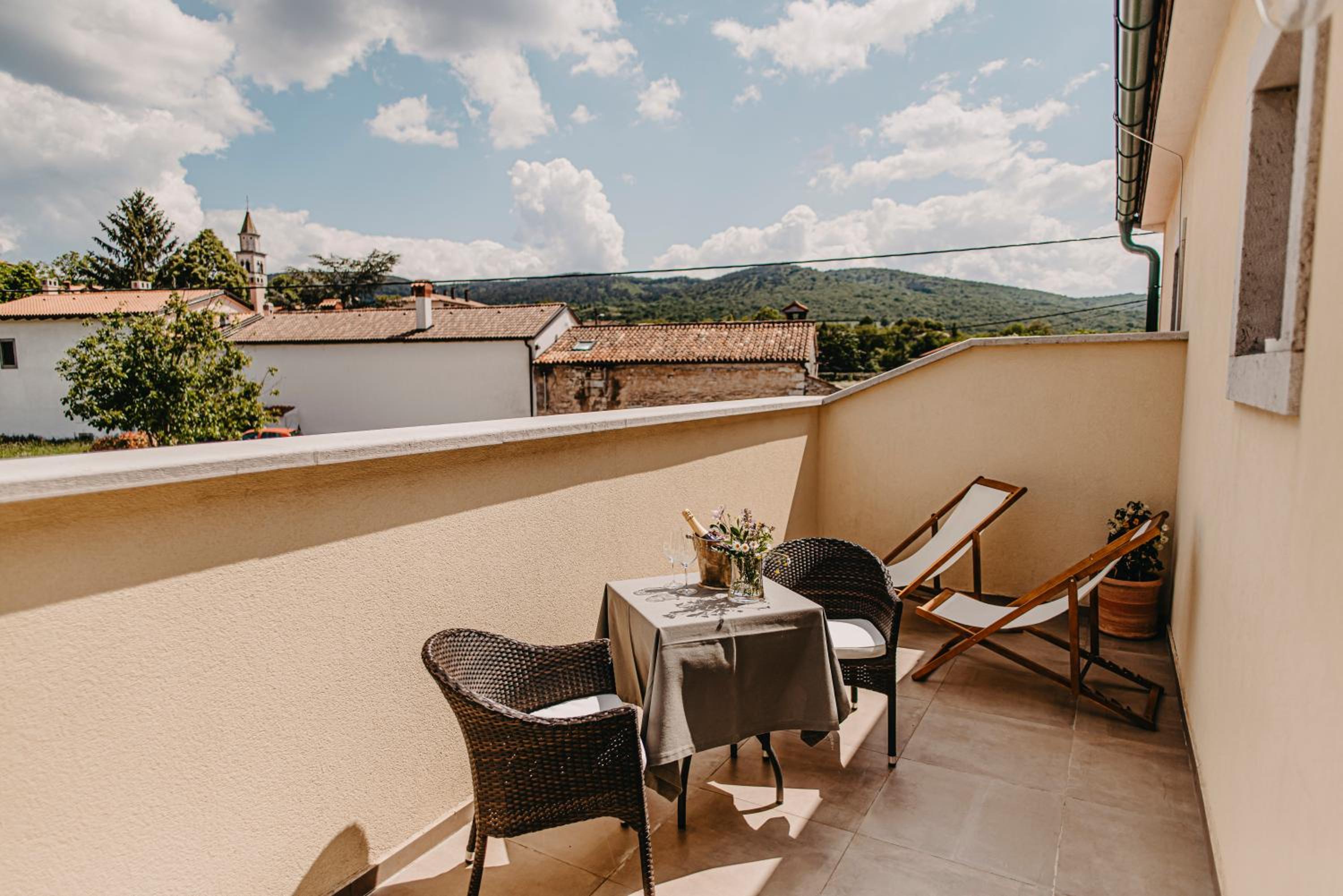 Superior Double Room with Balcony - Photo 6