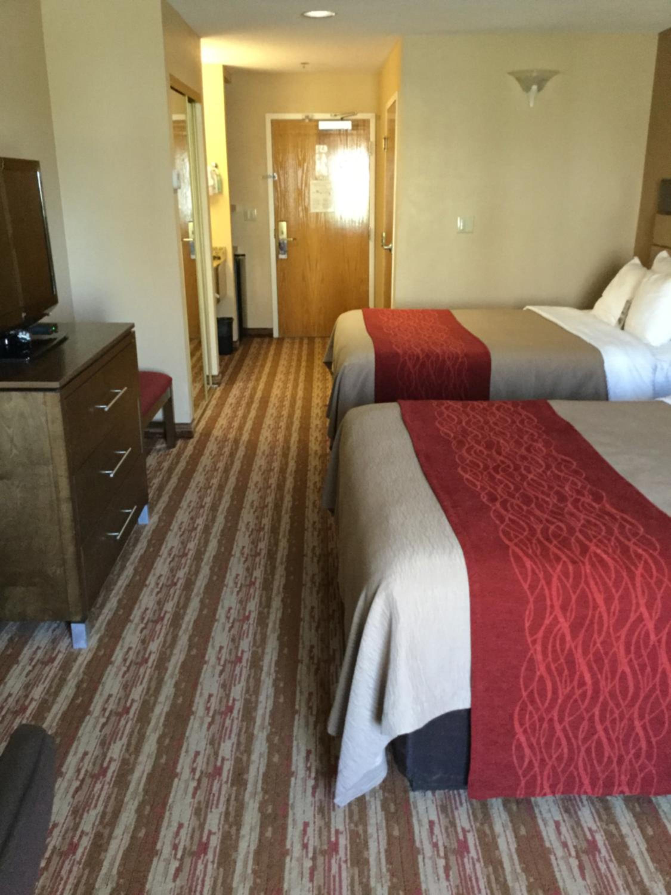 Queen Room with Two Queen Beds - Accessible/Non-Smoking  - Photo 3