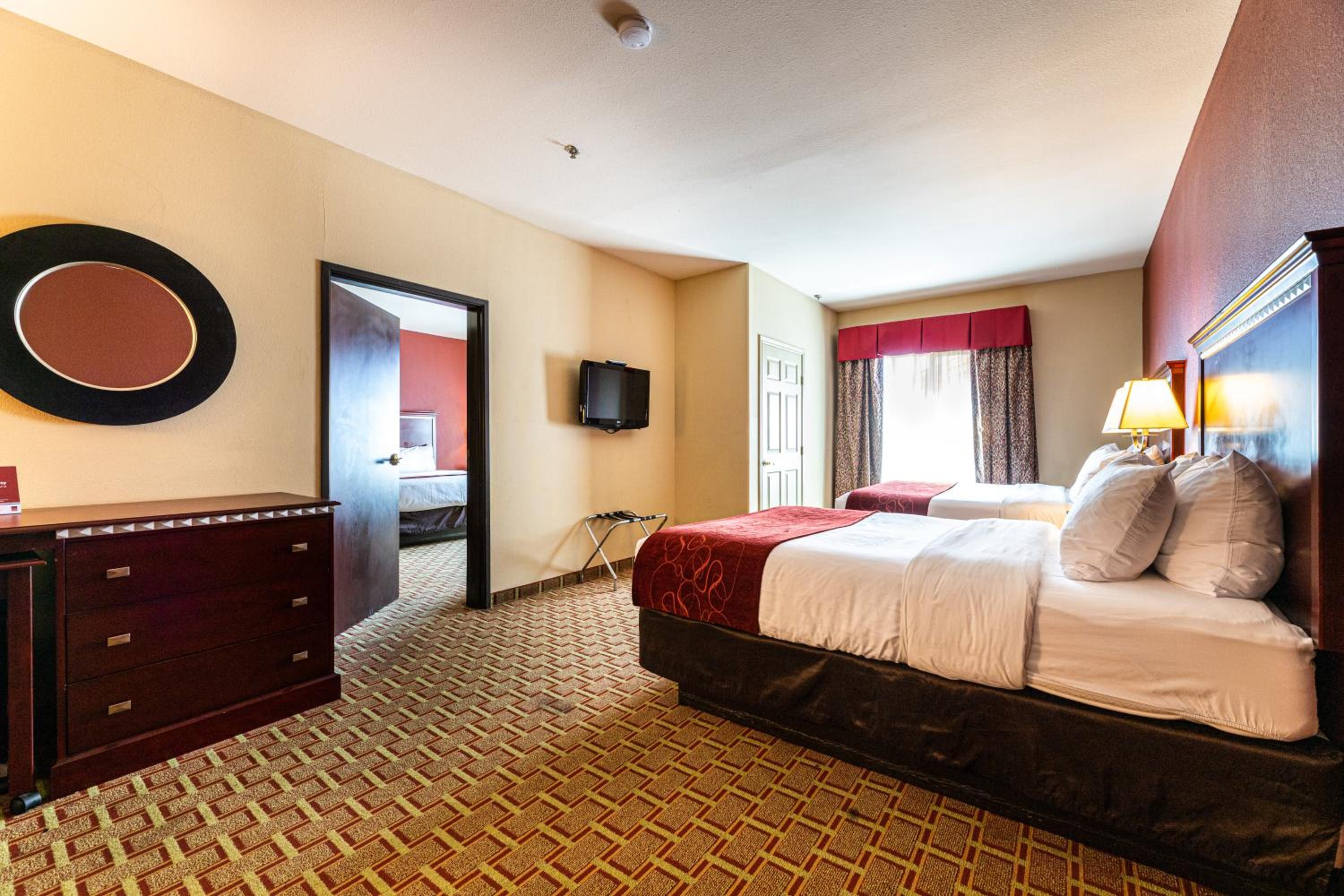 Two-Bedroom Suite - Photo 3