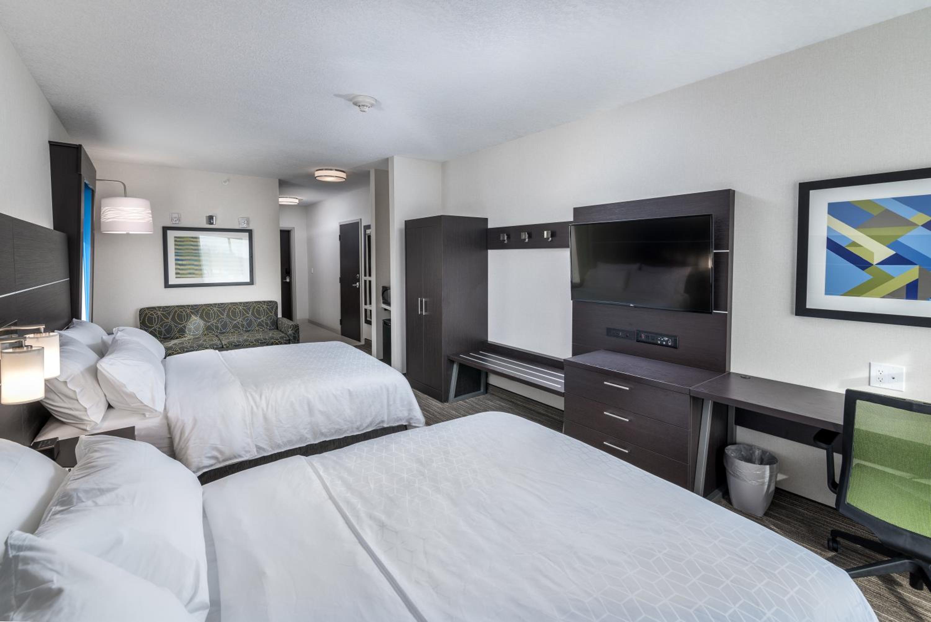 Queen Room with Two Queen Beds - Mobility Access Tub/Non-Smoking