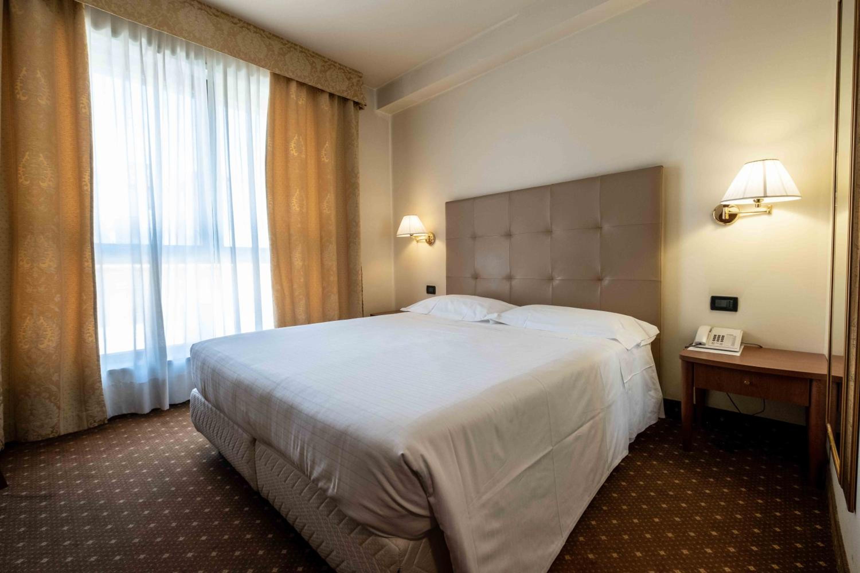 Double Room (1 Adult + 1 Child) - Photo 1