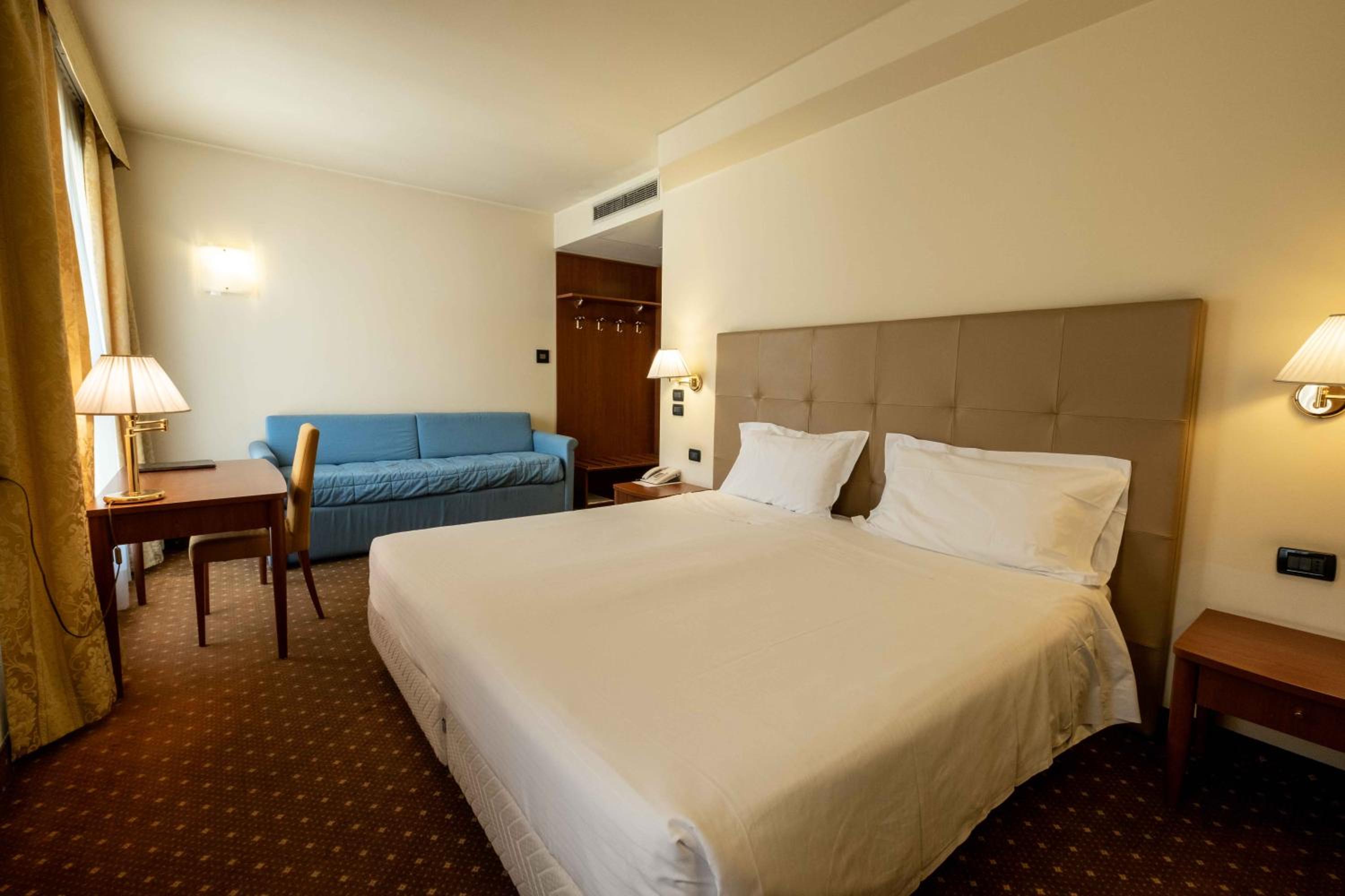 Double or Twin Room - Photo 2