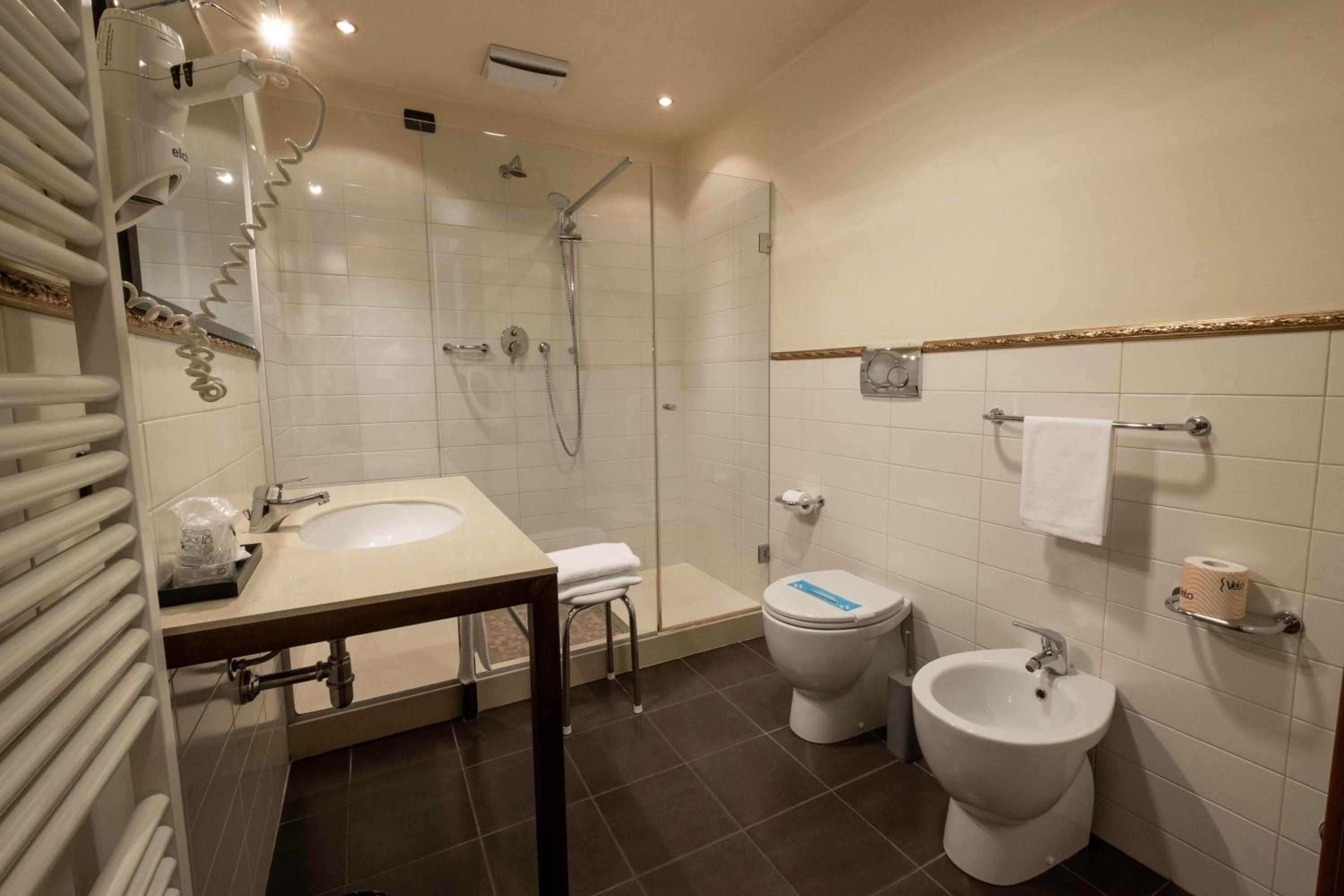 Double Room (1 Adult + 1 Child) - Photo 2