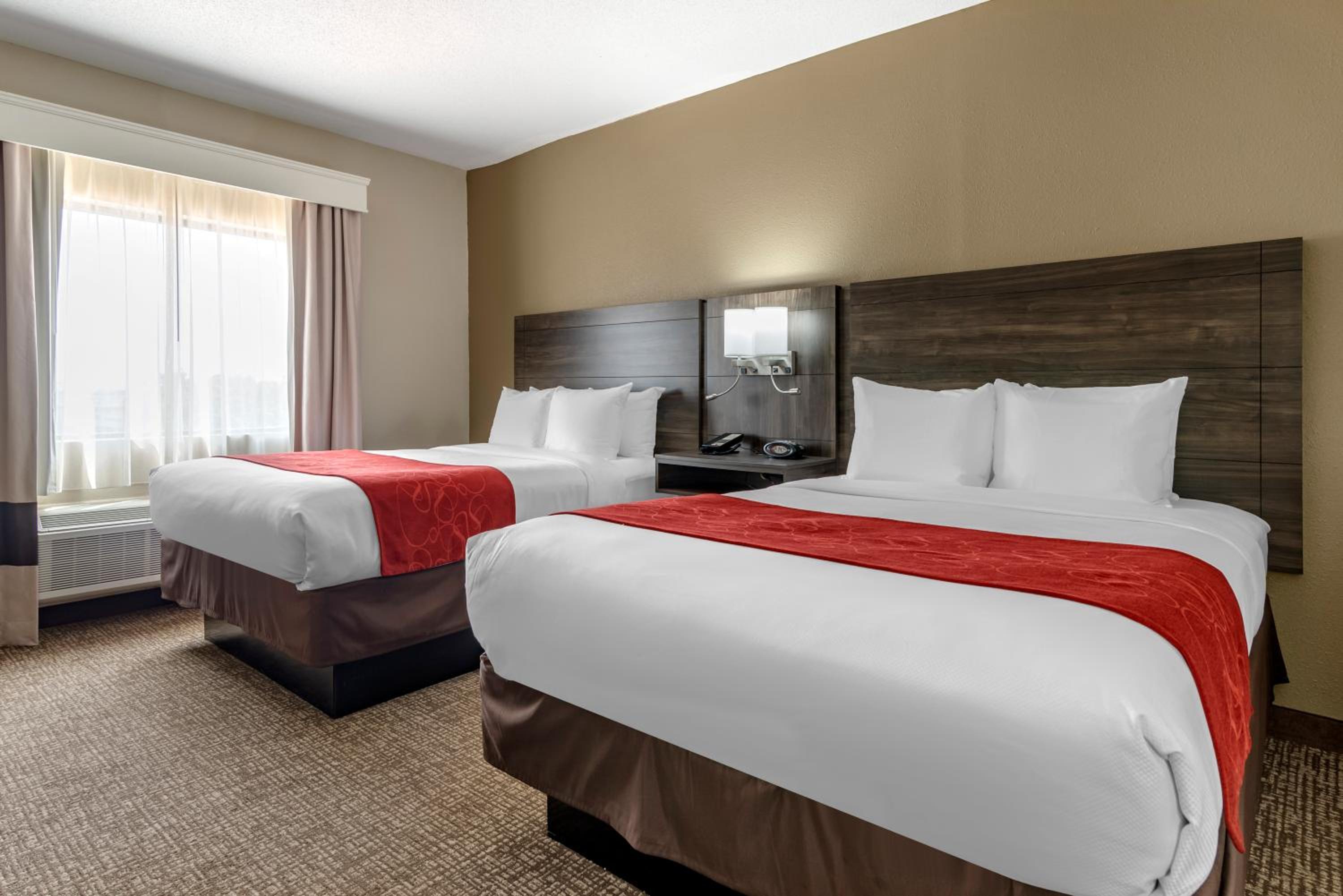 Queen Suite with Two Queen Beds - Photo 3