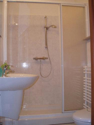 Double or Twin Room - Photo 9