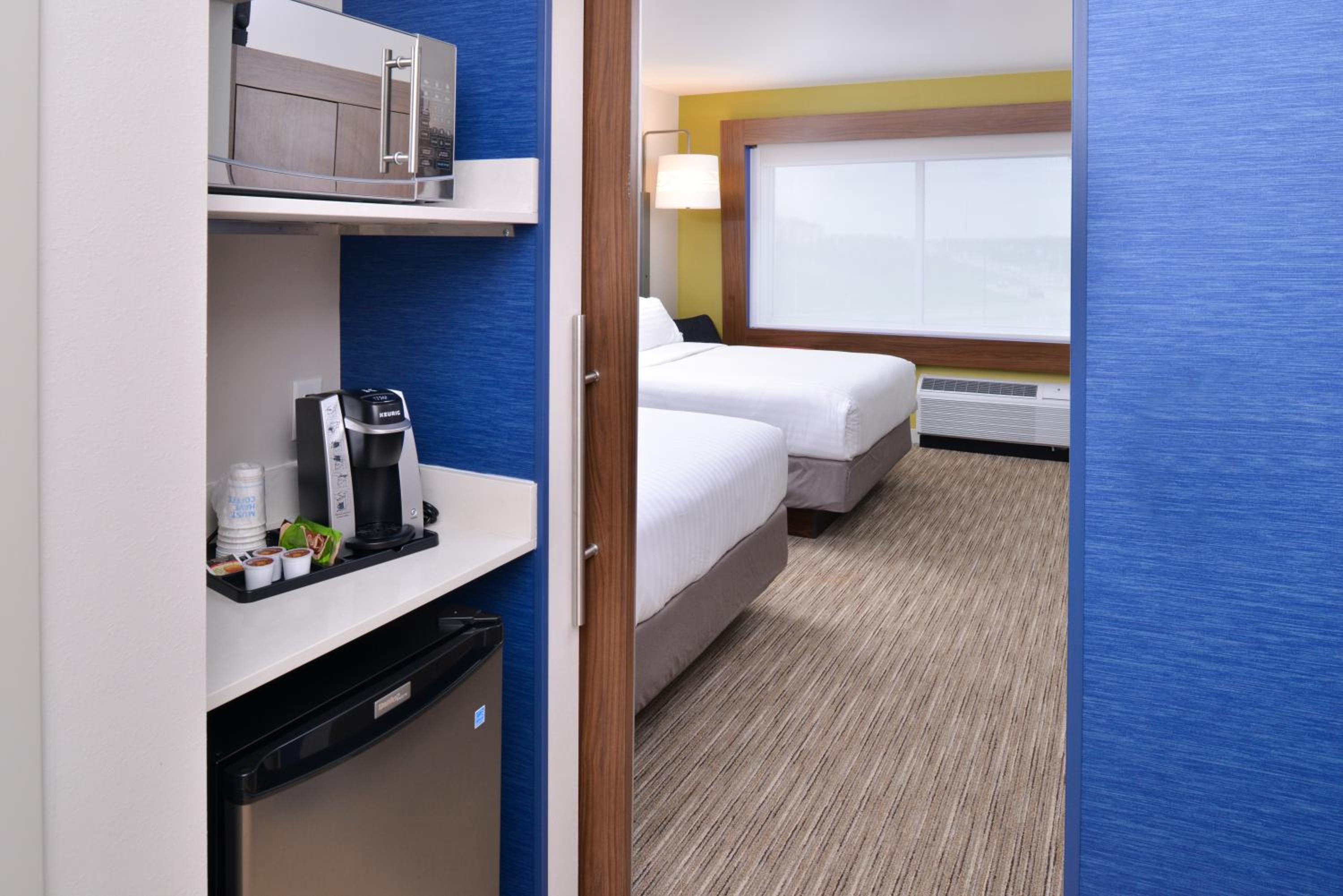 Standard Queen Room with Two Queen Beds - Communications Accessible photo 1