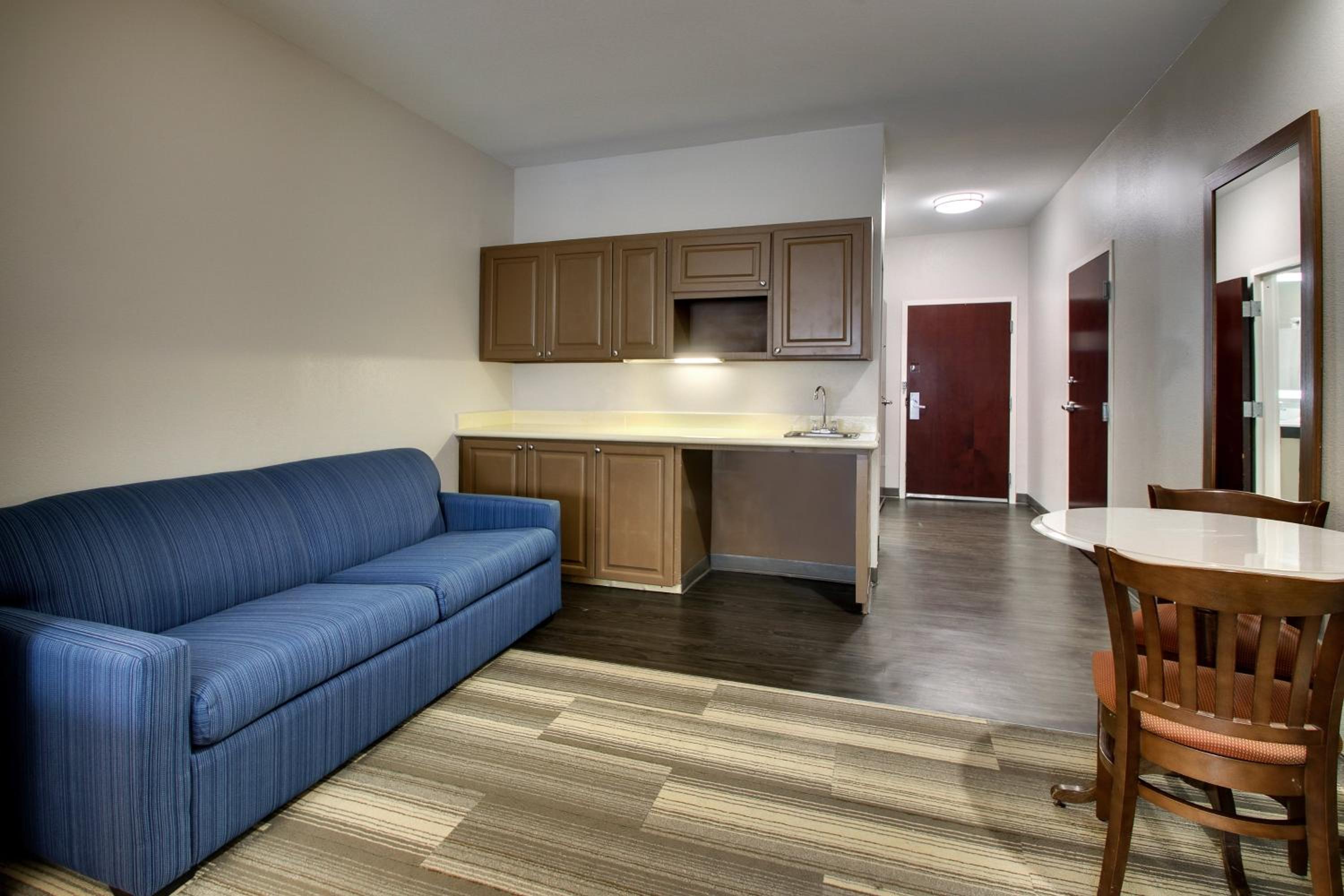 Suite - Non-Smoking - Photo 5