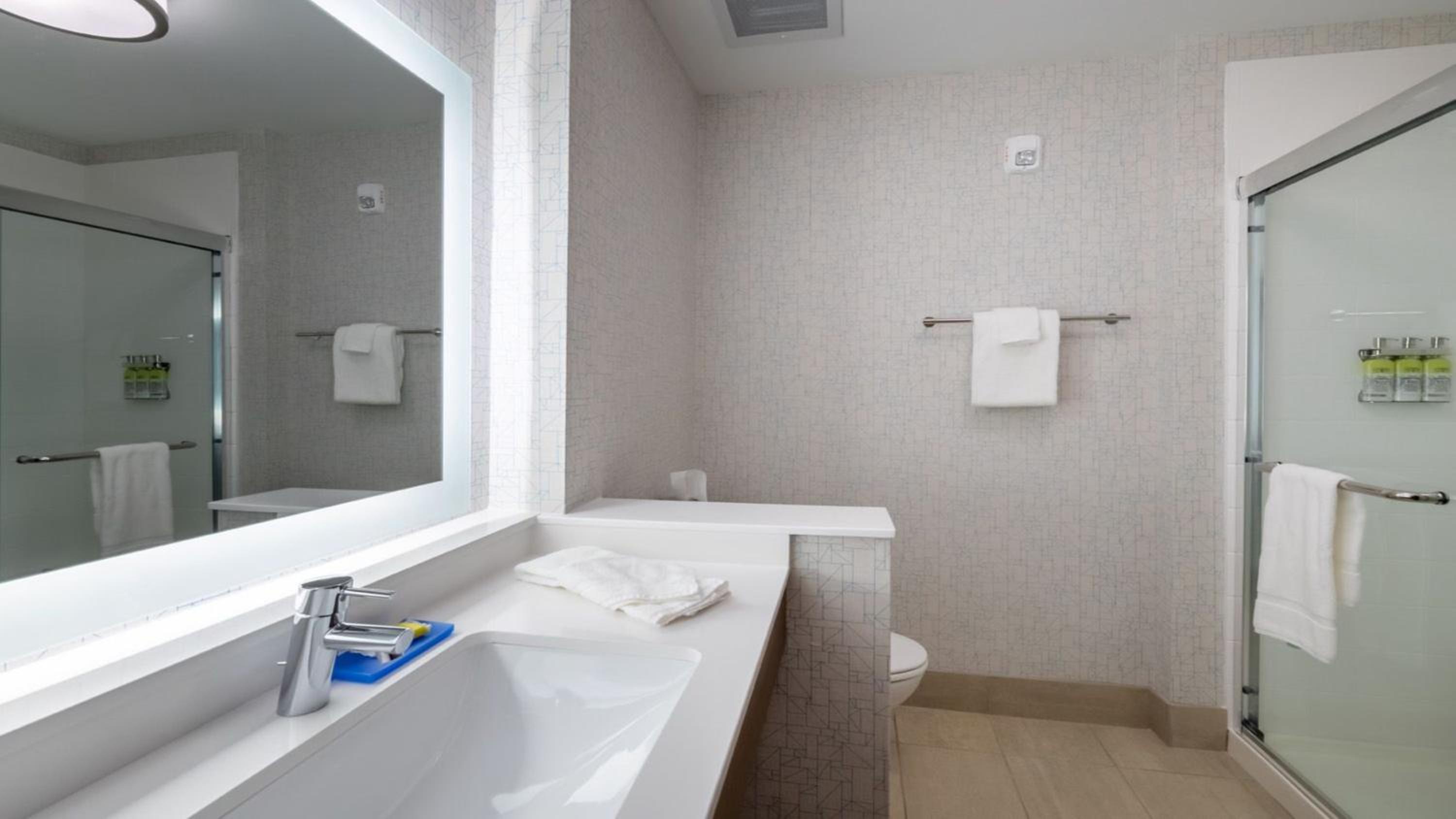 King Suite - Photo 2