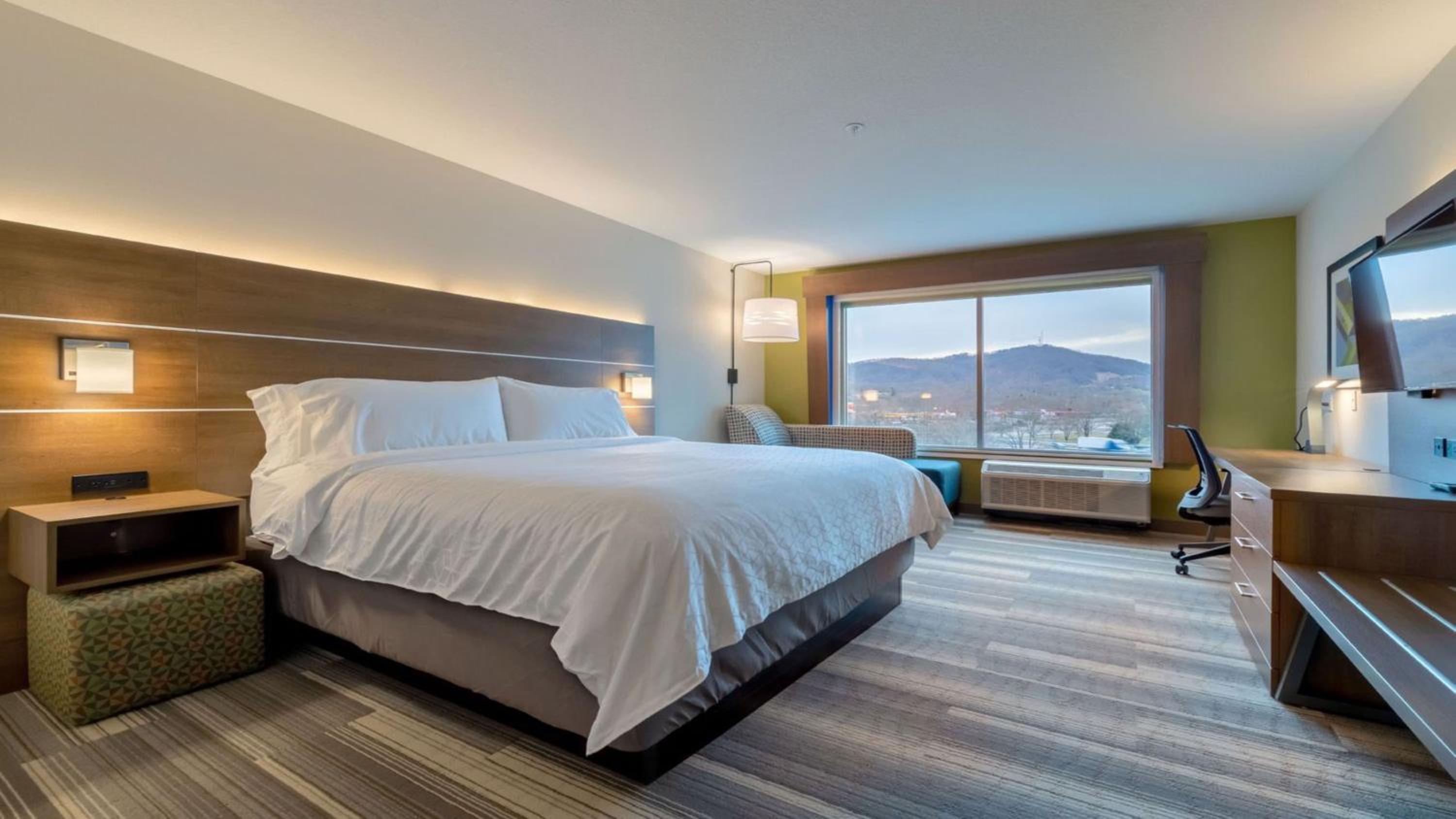 King Room with Mountain View - Non-Smoking - Photo 1