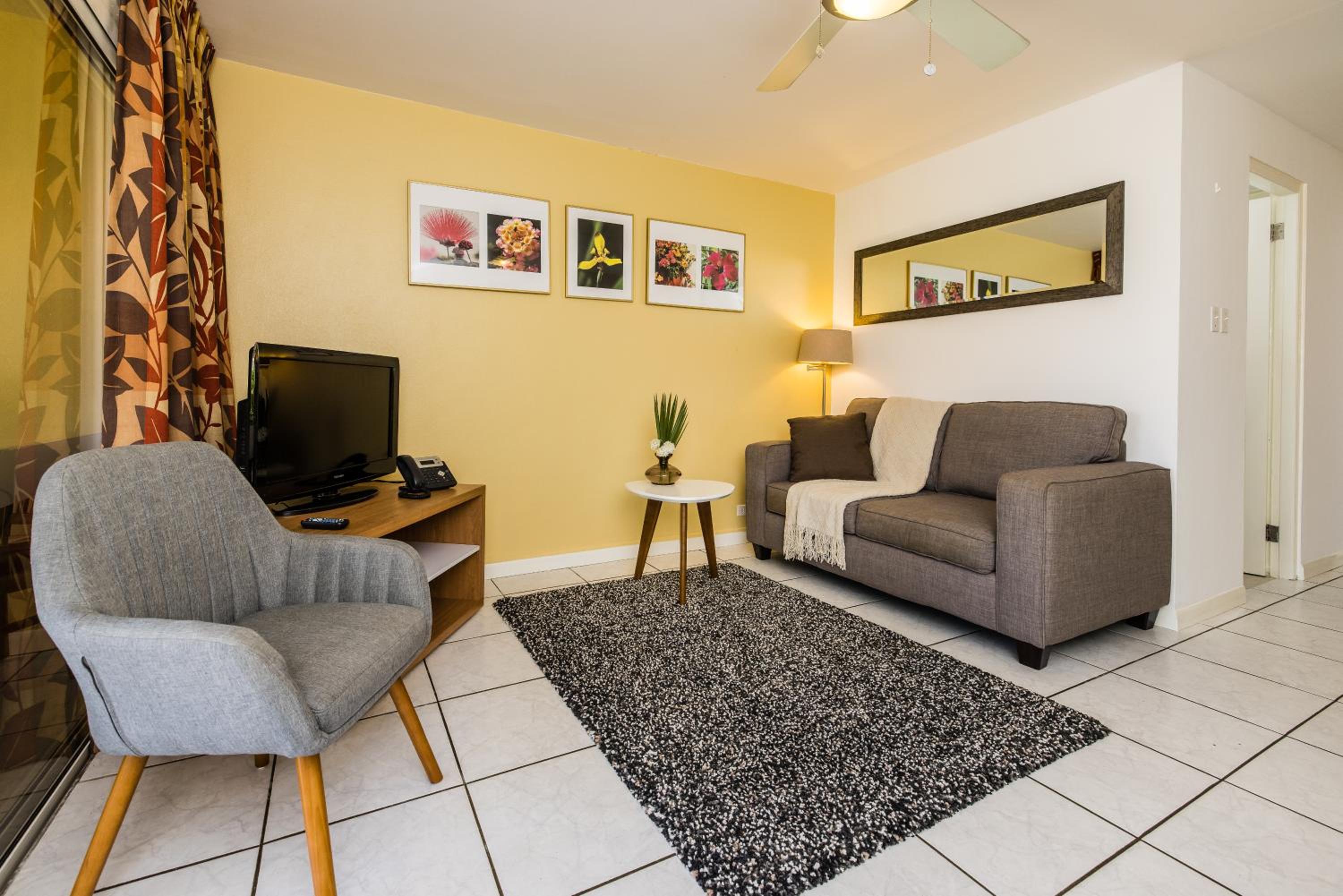 One-Bedroom Suite photo 3
