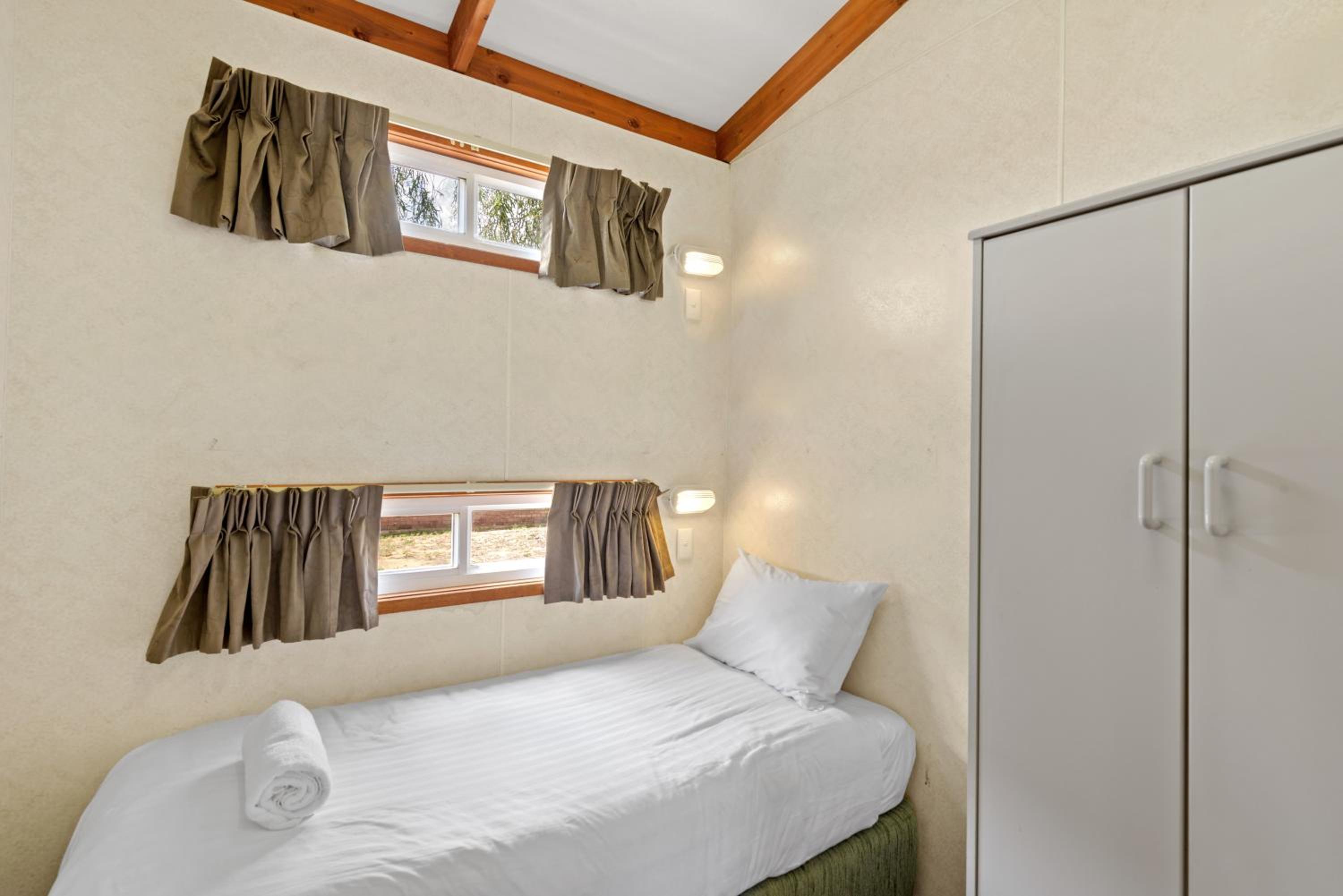 Standard 2 Bedroom Cabin - Sleeps 6 - Photo 5