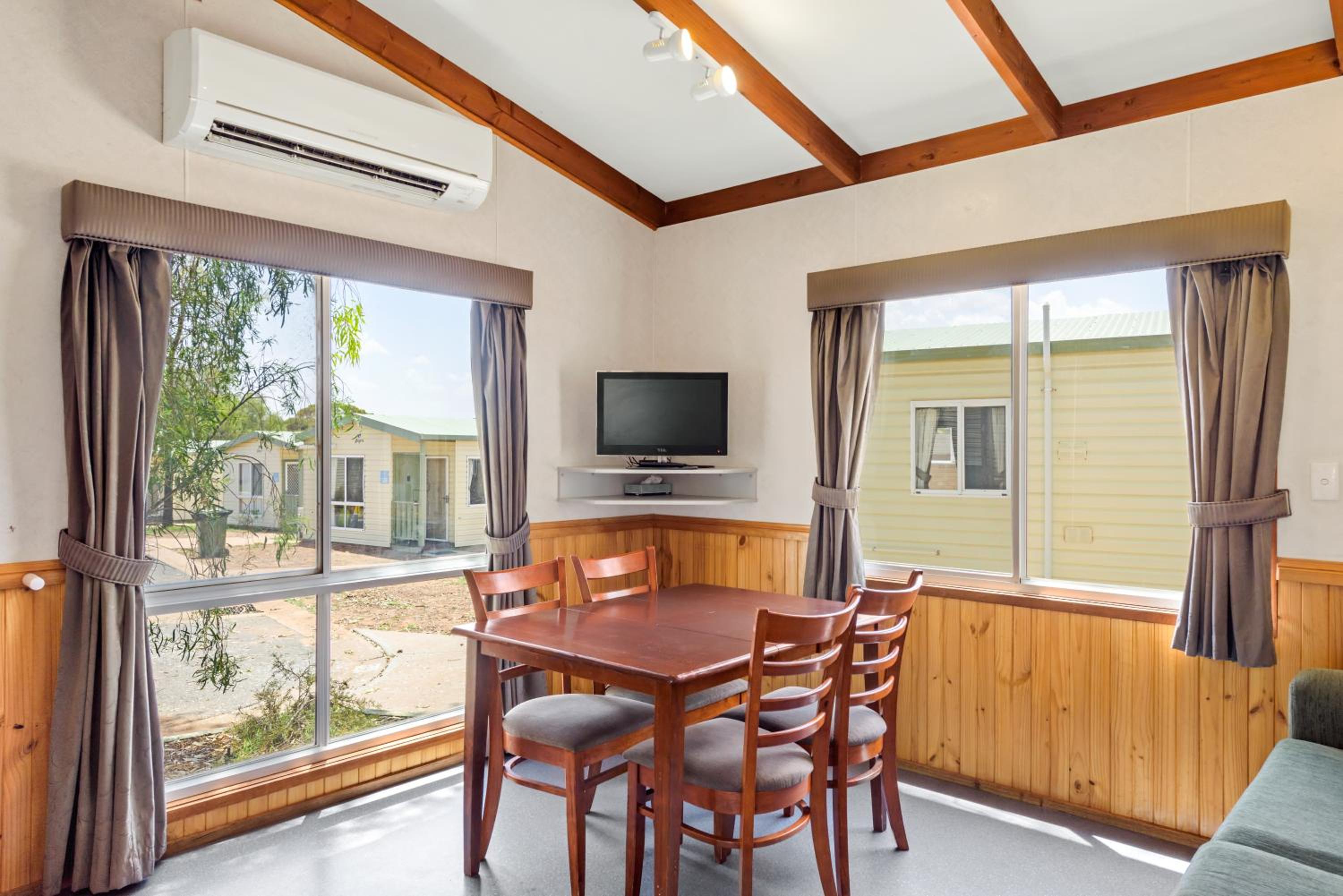 Standard 2 Bedroom Cabin - Sleeps 6 - Photo 9