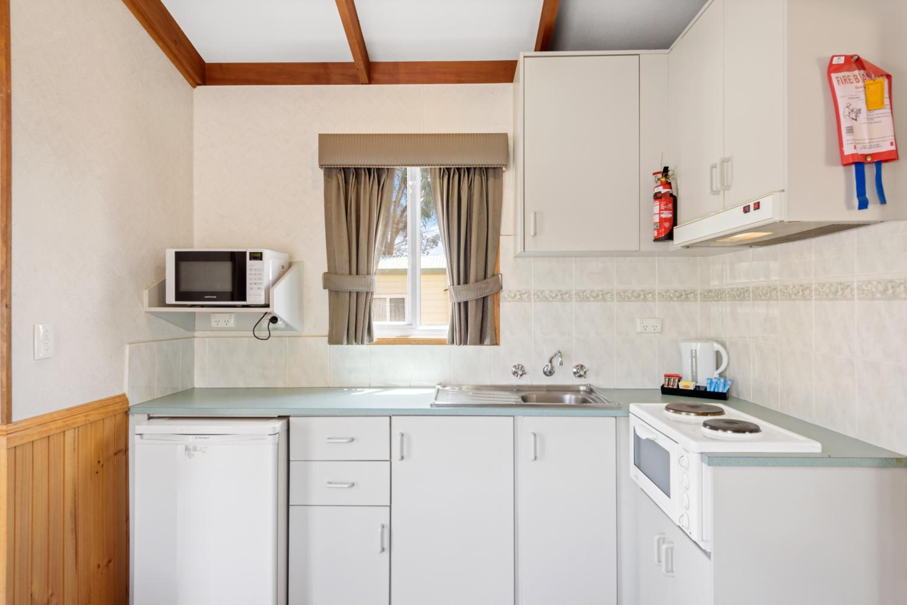 Standard 1 Bedroom Cabin - Sleeps 2 - Photo 6