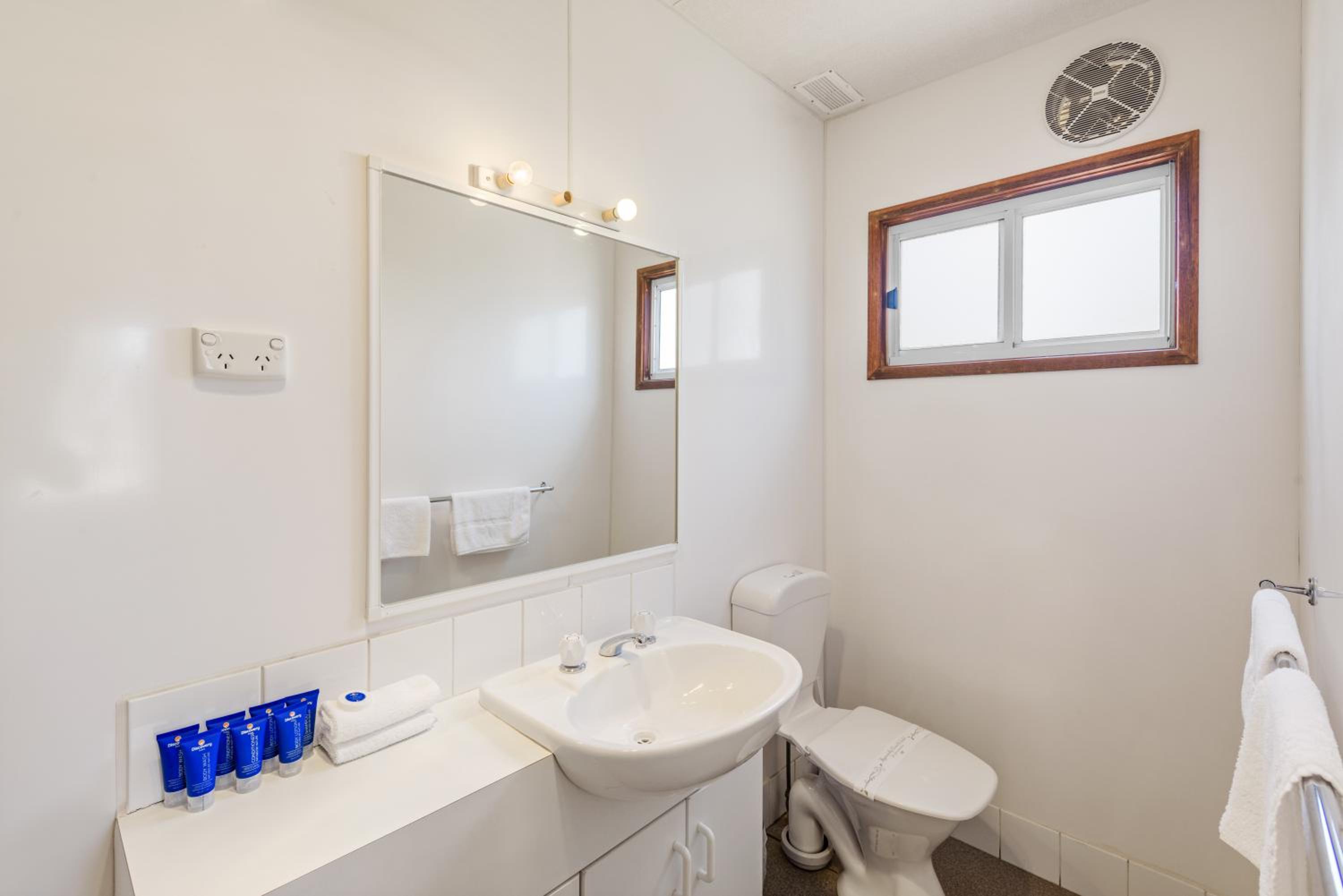 Standard 1 Bedroom Cabin - Sleeps 2 - Photo 2
