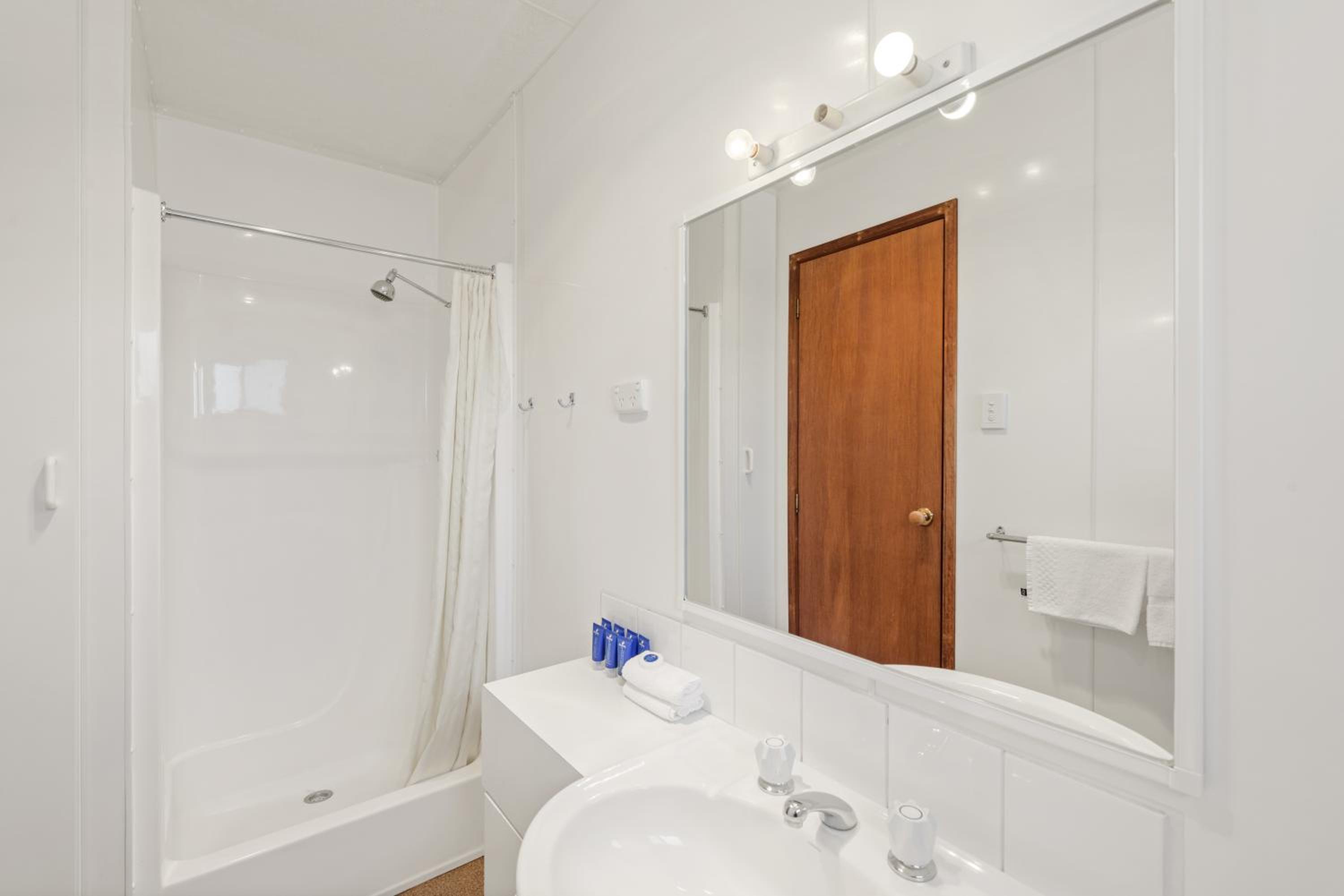 Standard 1 Bedroom Cabin - Sleeps 2 - Photo 3