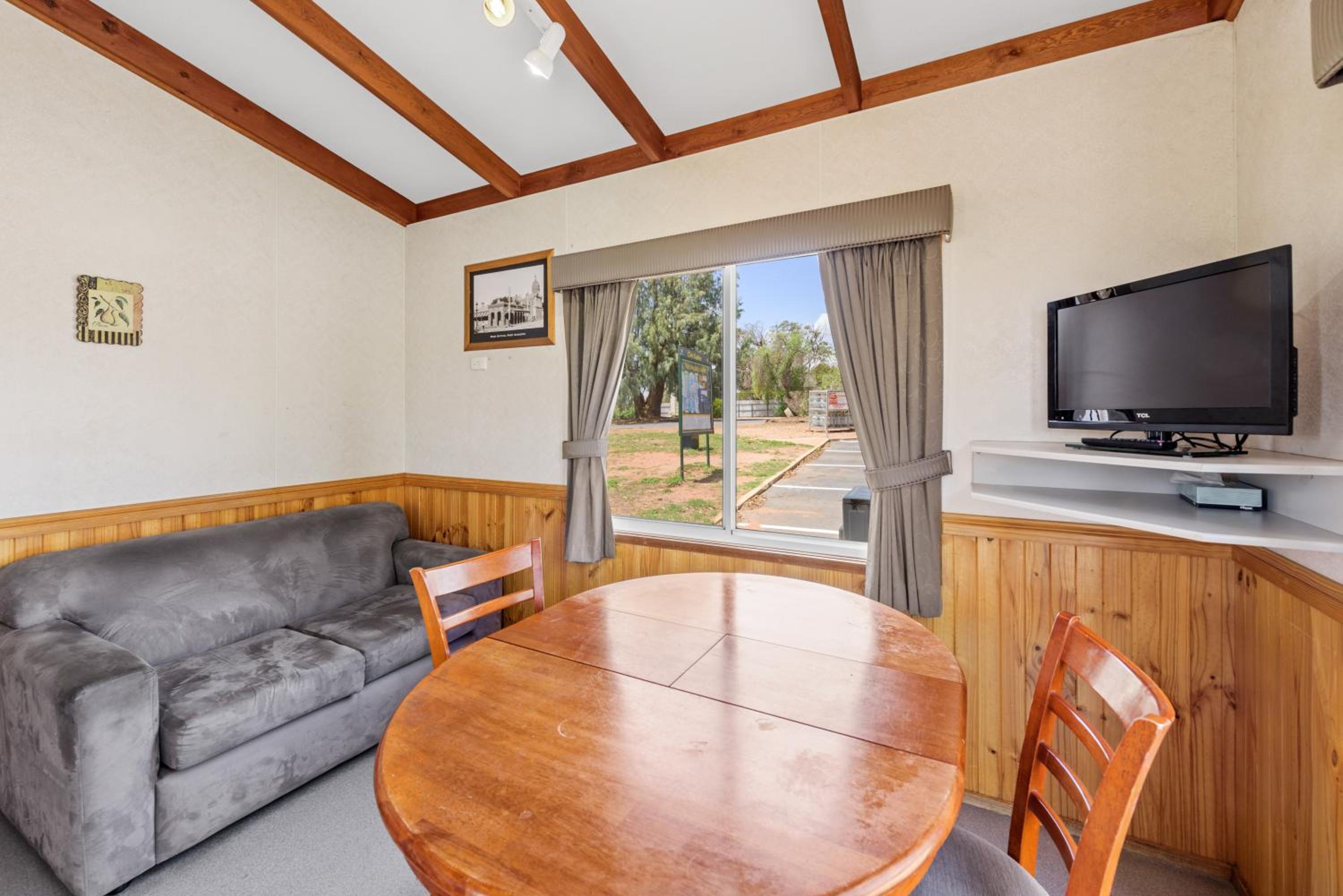 Standard 1 Bedroom Cabin - Sleeps 2 - Photo 7