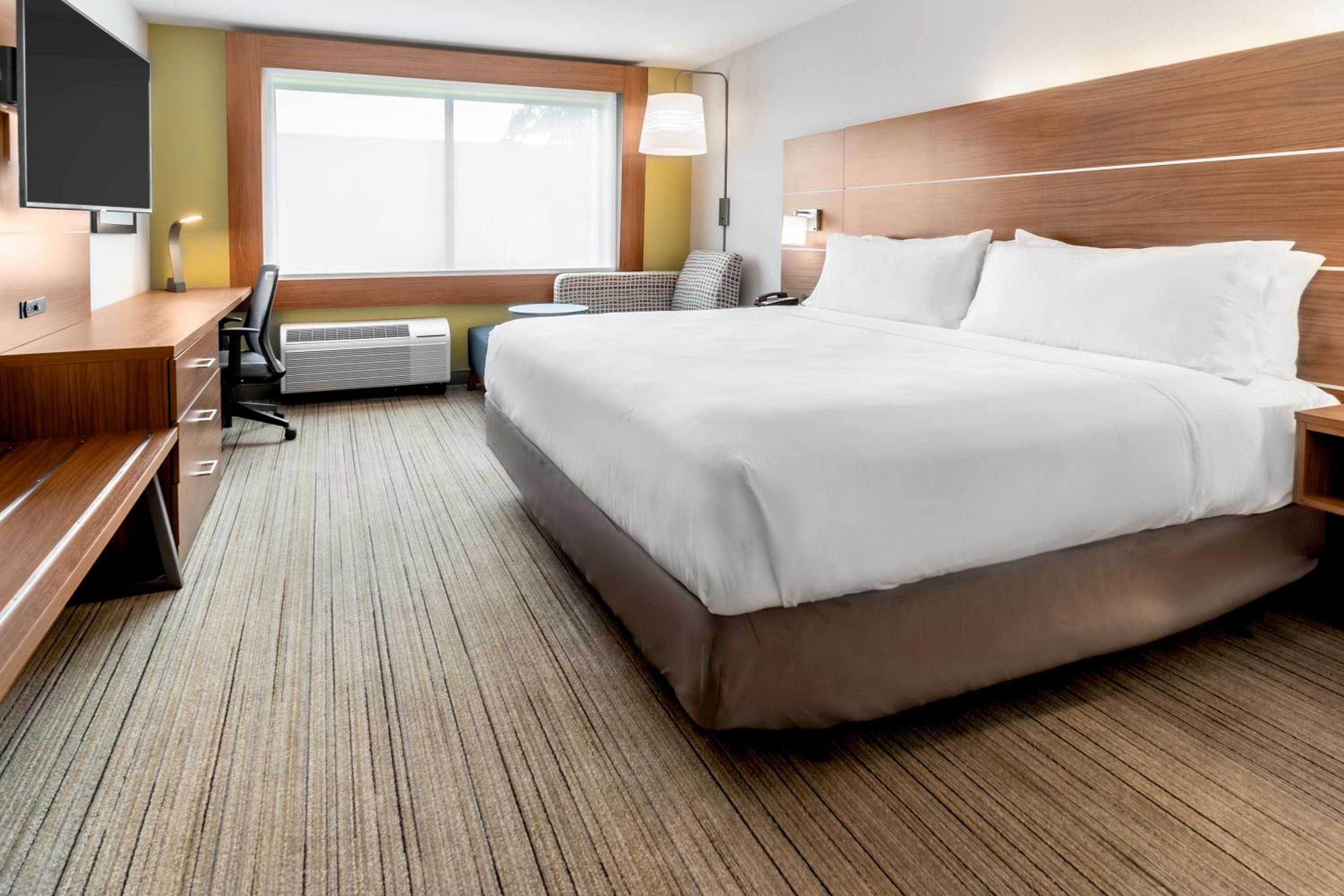 Standard King Room - Photo 2