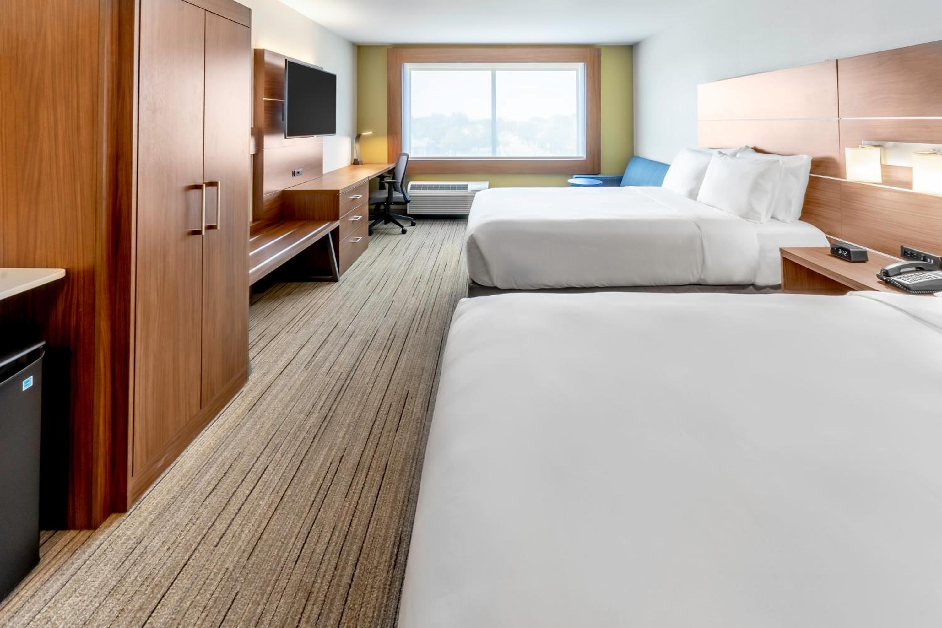 Suite with Two Queen Beds - Photo 6