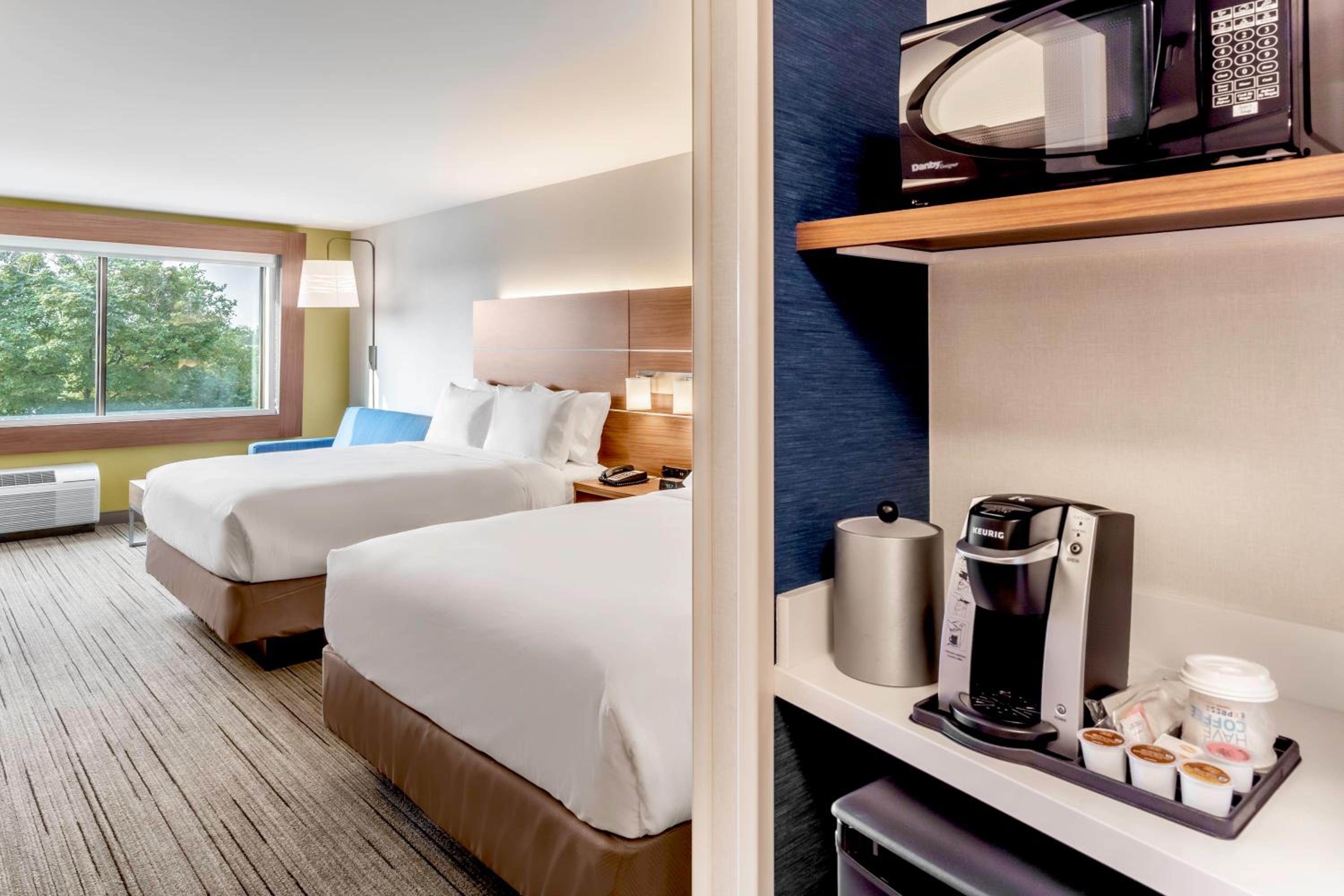 Suite with Two Queen Beds - Photo 3