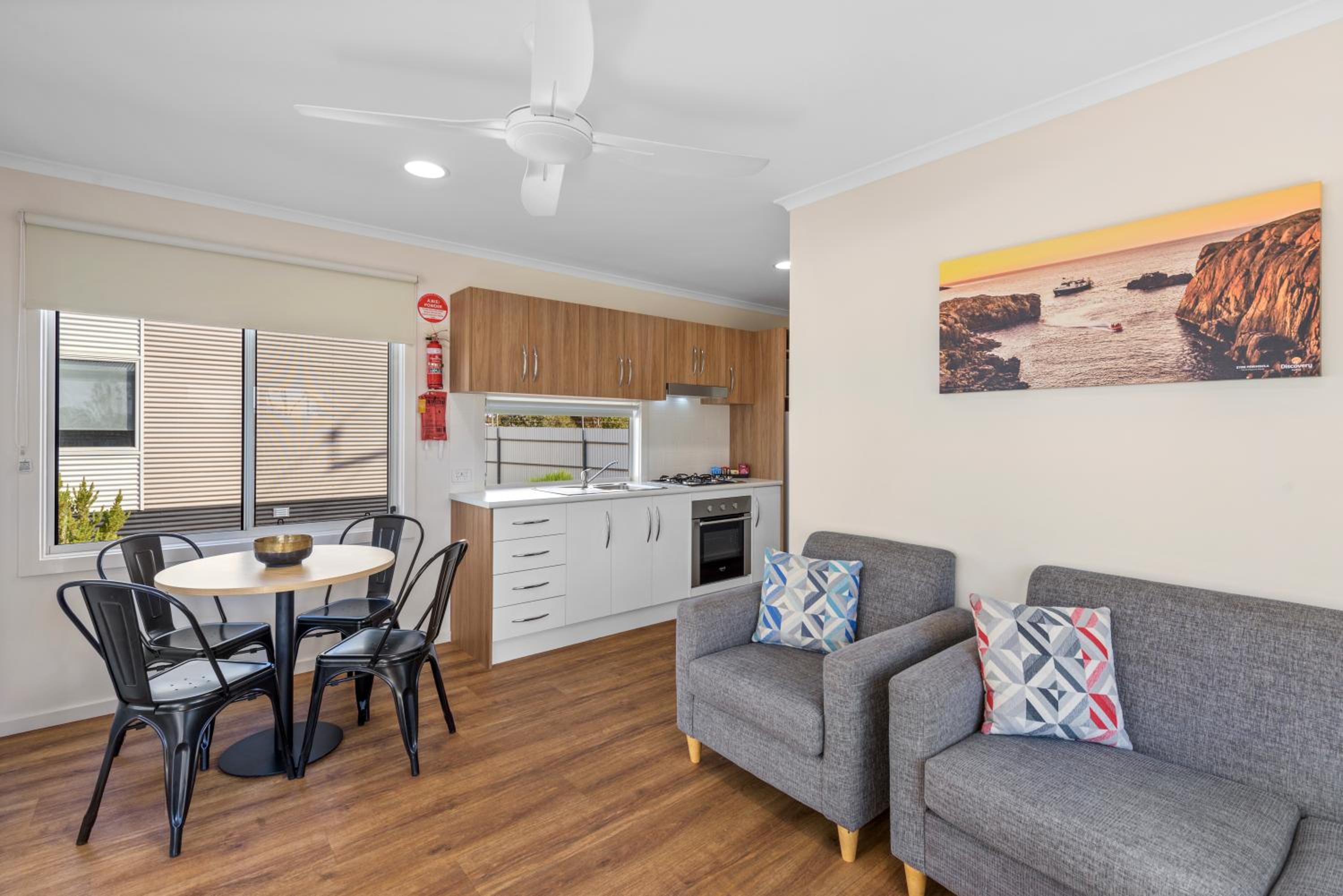 Deluxe 2 Bedroom Cabin - Sleeps 4 - Photo 4