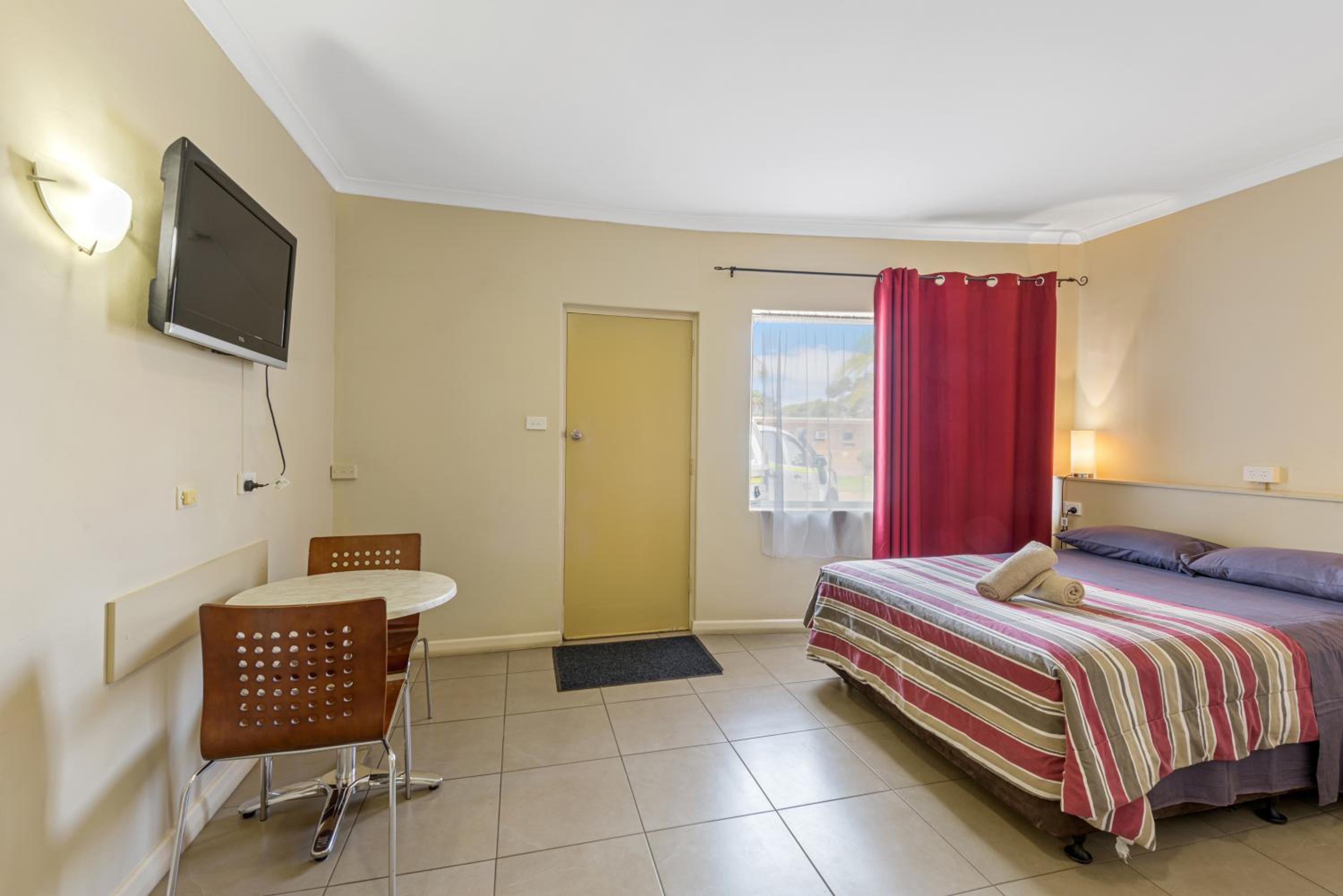 Standard Motel Room – Sleeps 2