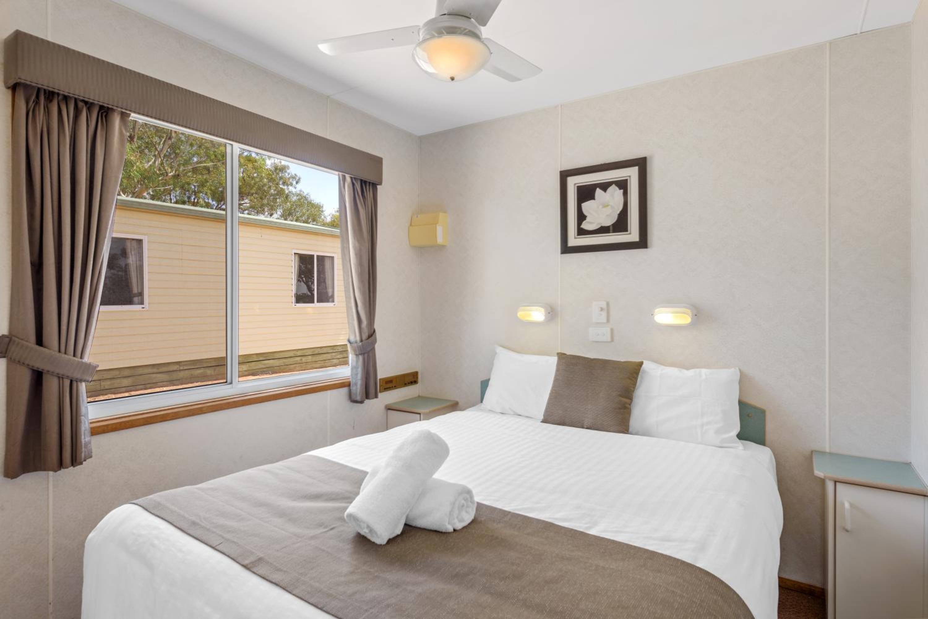 Standard 2 Bedroom Cabin - Sleeps 4 - Photo 3