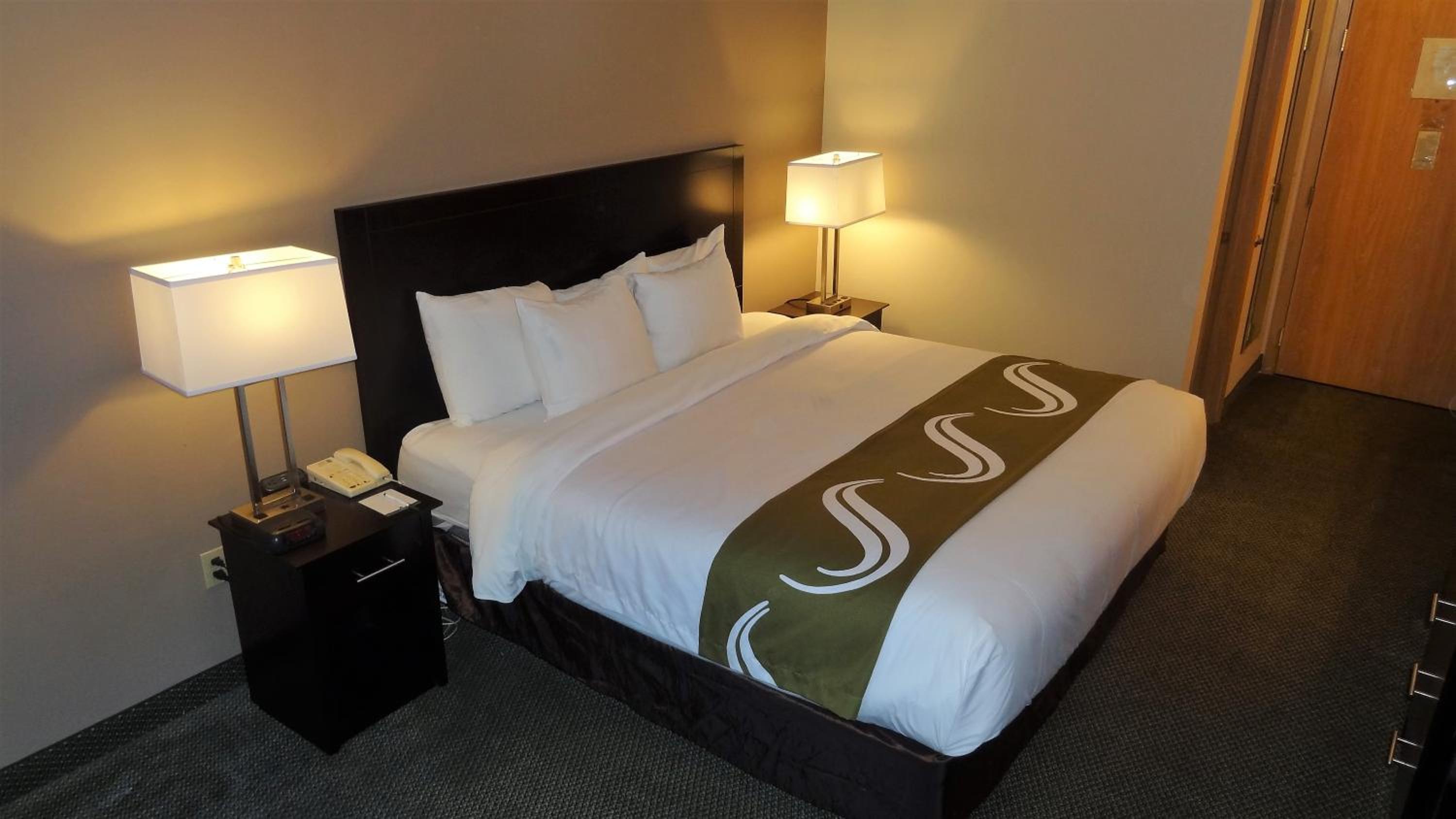 King Room - Non-Smoking - Photo 2
