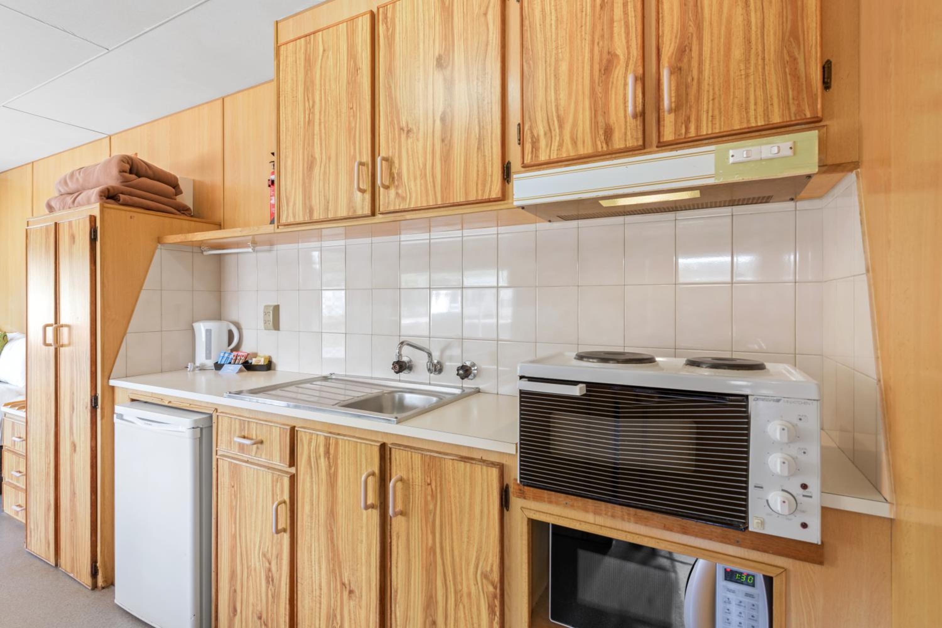 Economy 1 Bedroom Cabin - Sleeps 5 - Pet Friendly - Photo 6