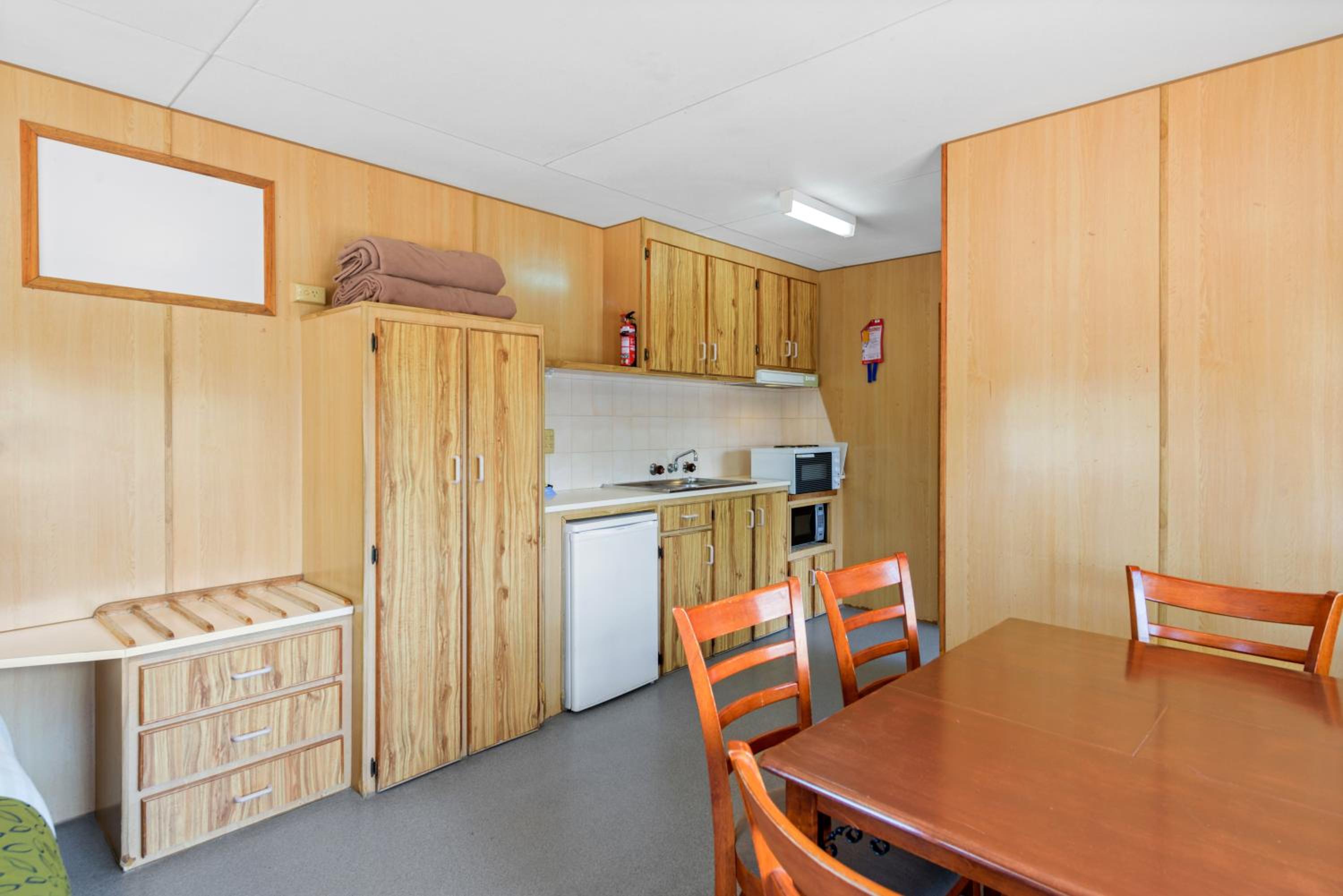Economy 1 Bedroom Cabin - Sleeps 5 - Pet Friendly - Photo 8