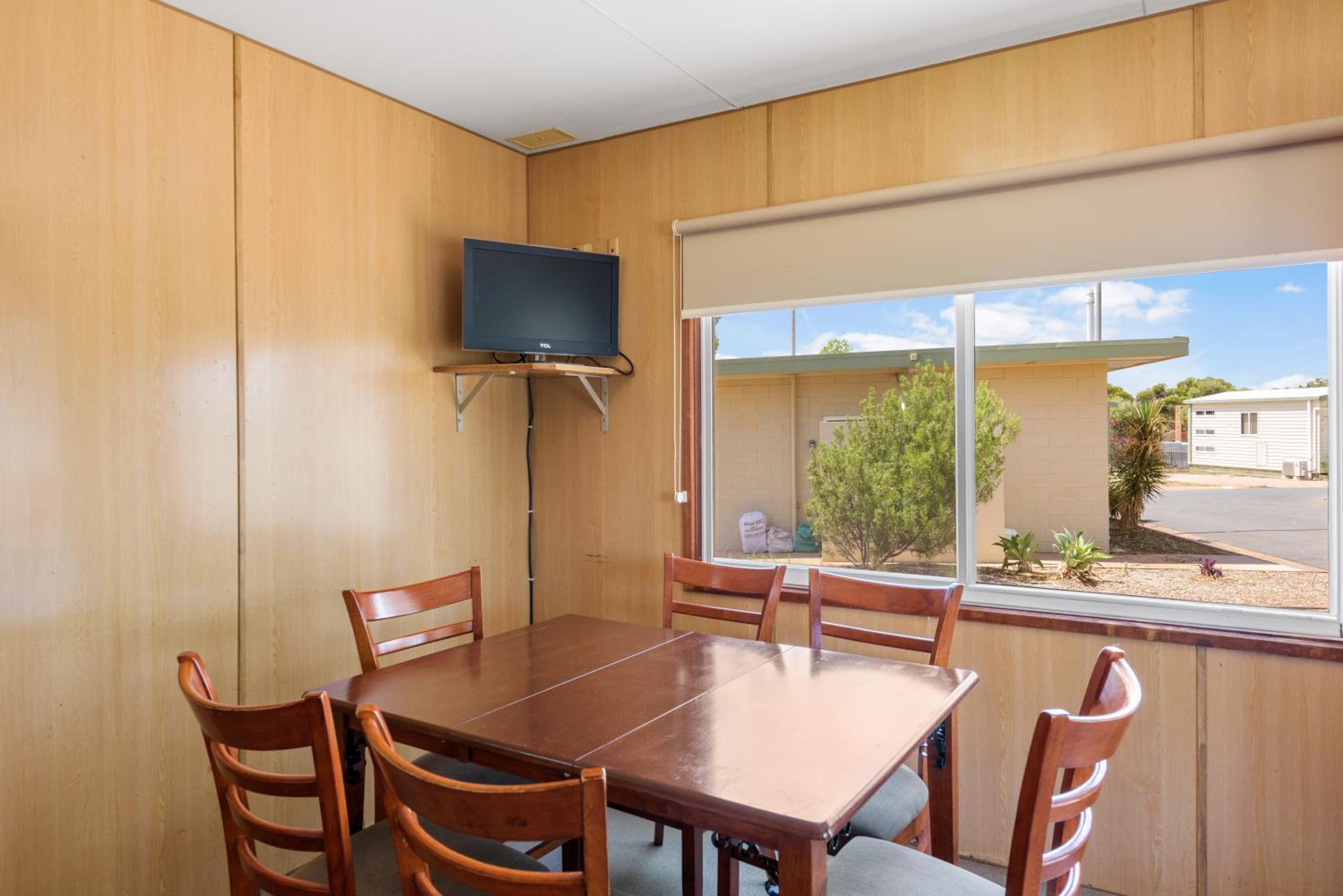 Economy 1 Bedroom Cabin - Sleeps 5 - Pet Friendly - Photo 9