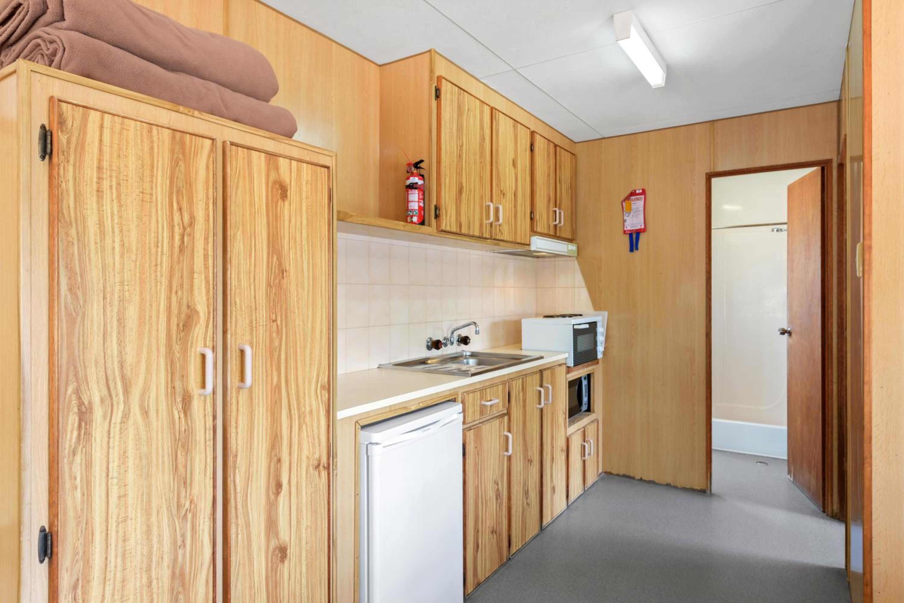 Economy 1 Bedroom Cabin - Sleeps 5 - Pet Friendly - Photo 7