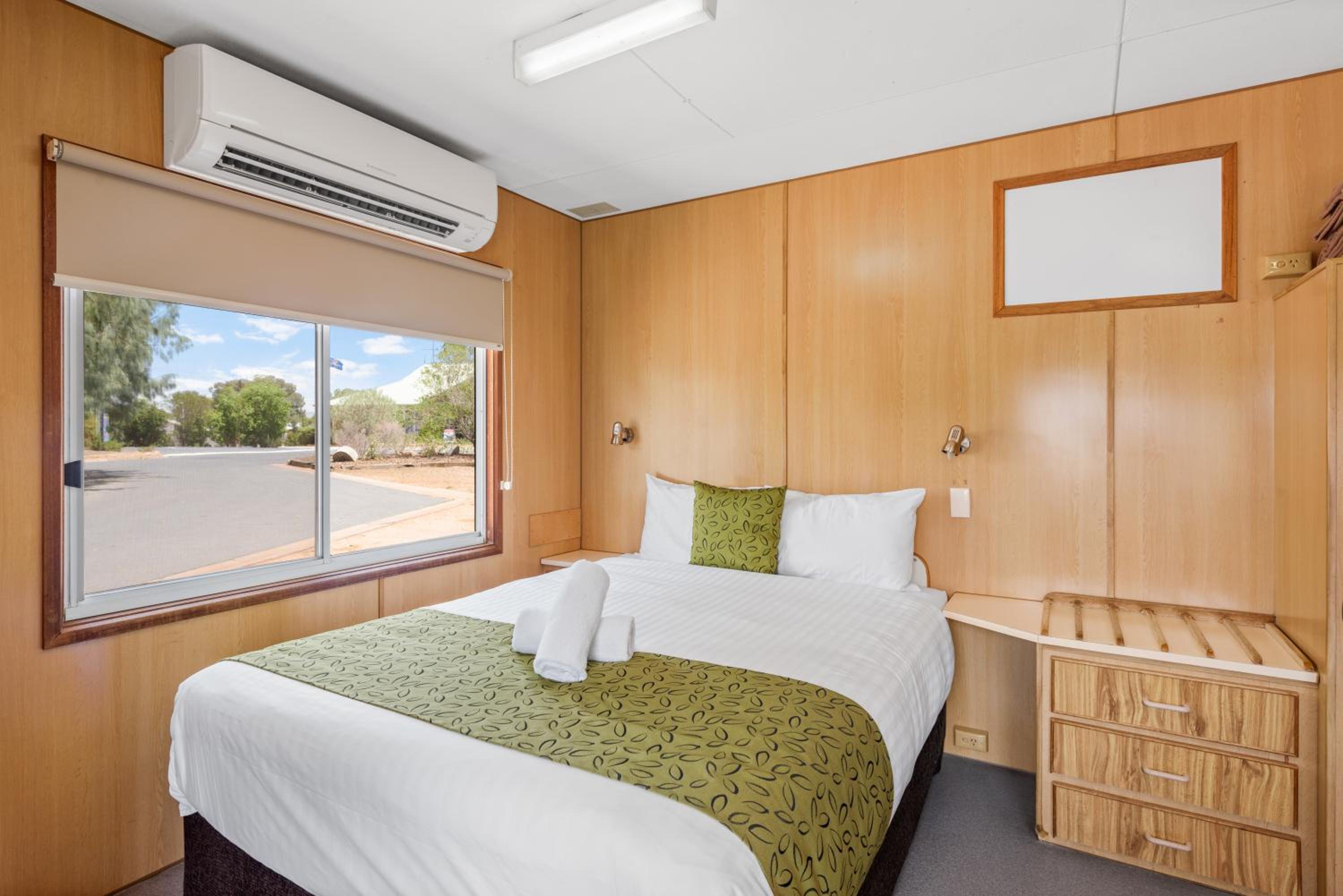 Economy 1 Bedroom Cabin - Sleeps 5 - Pet Friendly - Photo 5