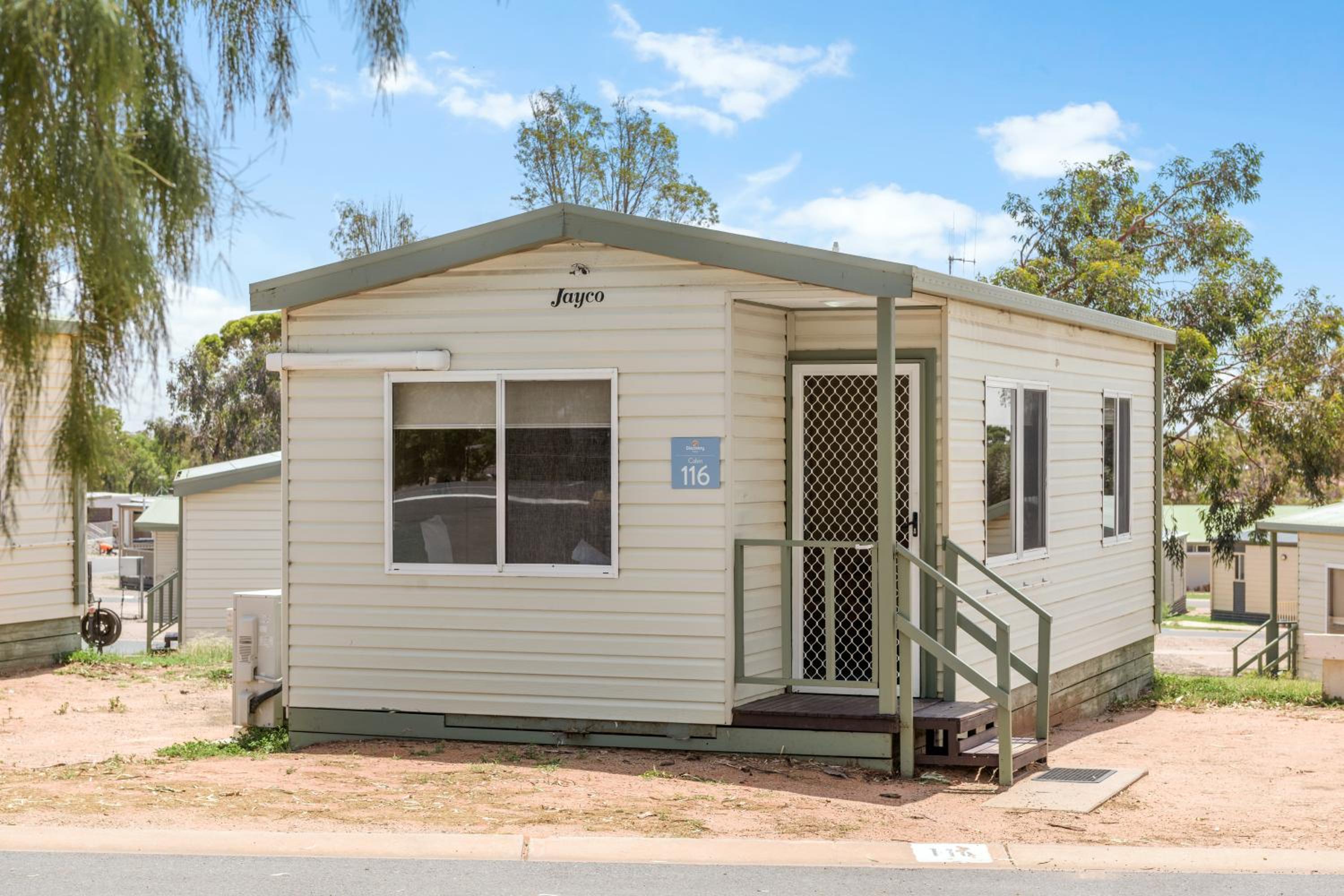 Economy 1 Bedroom Cabin - Sleeps 5 - Pet Friendly - Photo 10
