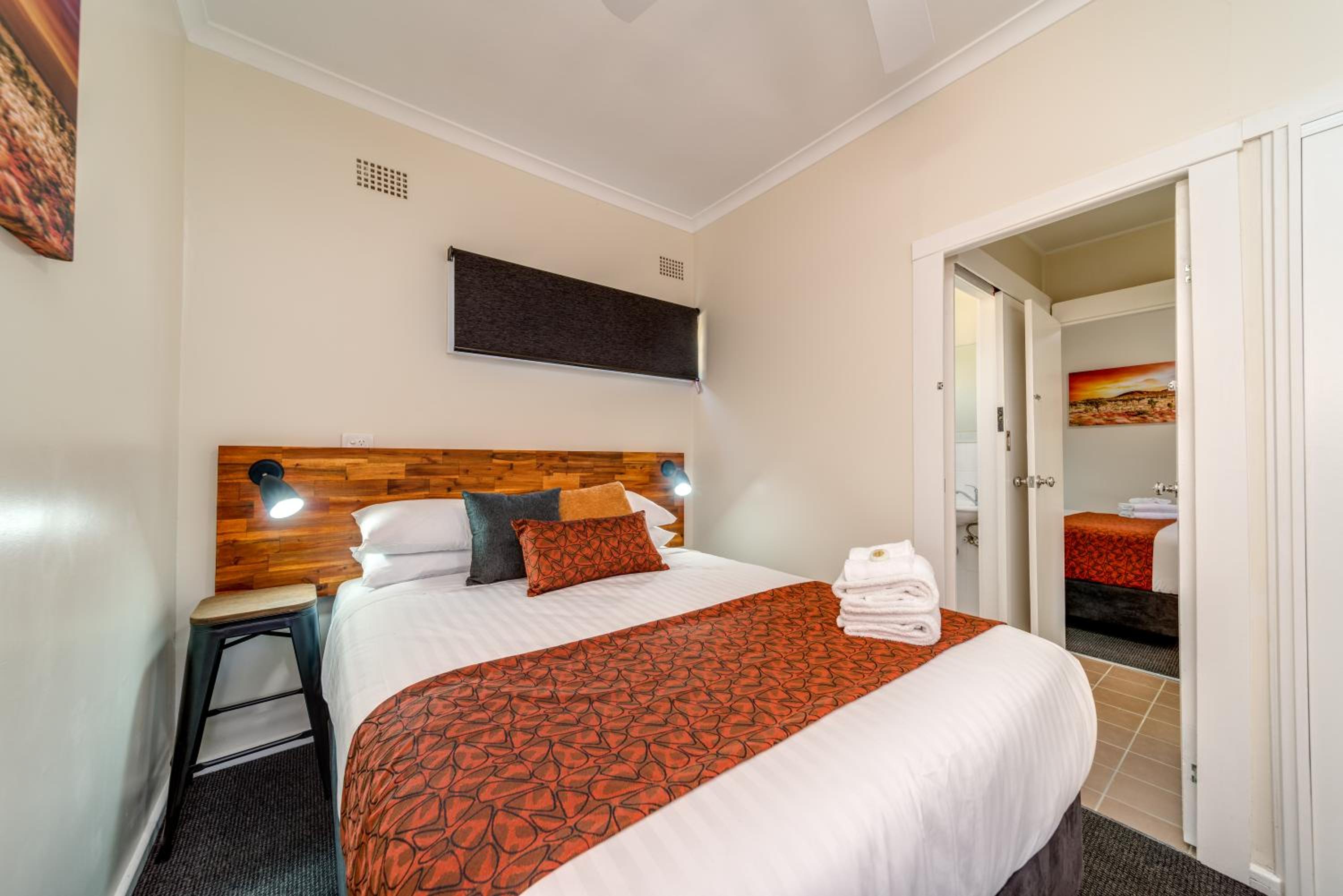 Economy Quadruple Room - Photo 5