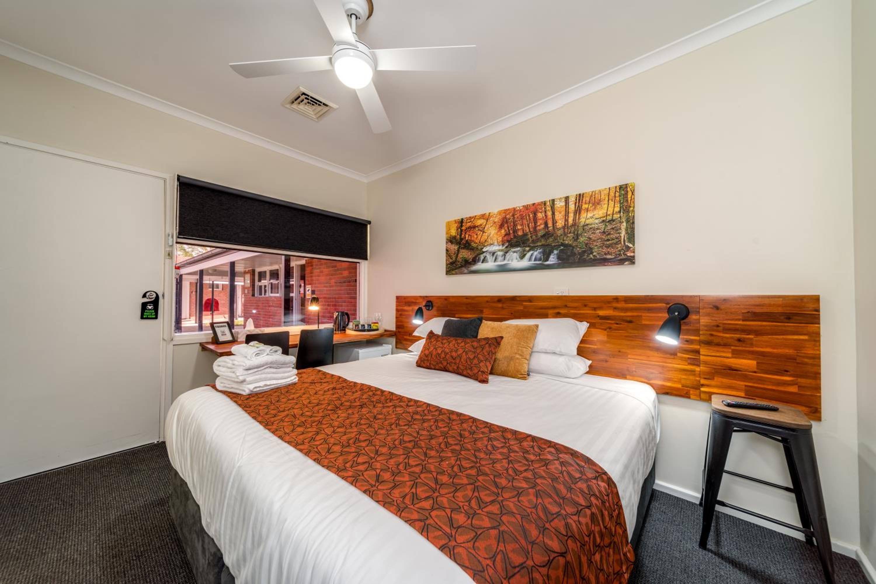 Standard King Room - Photo 2