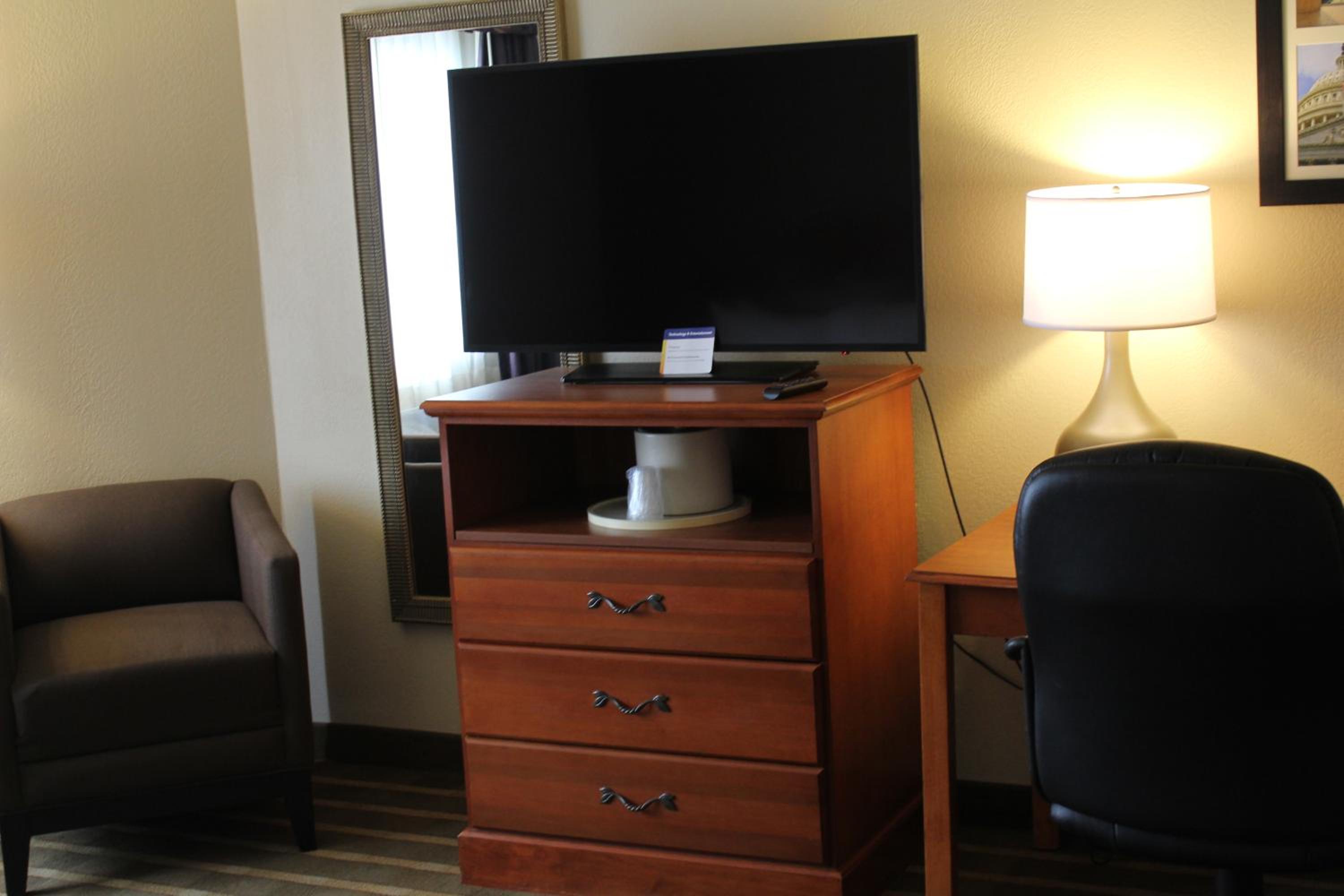Queen Room with Two Queen Beds Upgrade -  Accessible/Non-Smoking photo 2