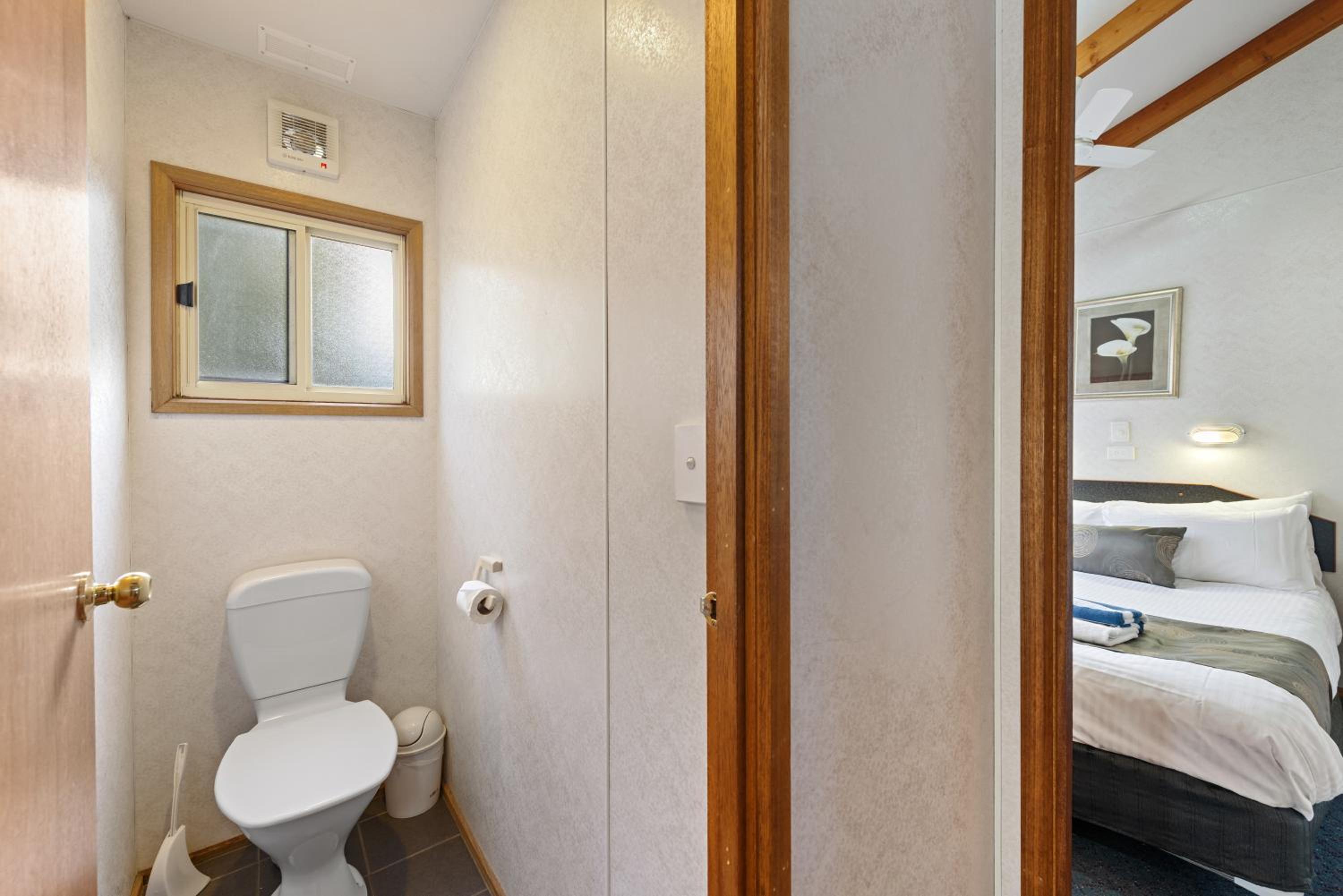 Standard 2-Bedroom Cabin - Sleeps 6 photo 3