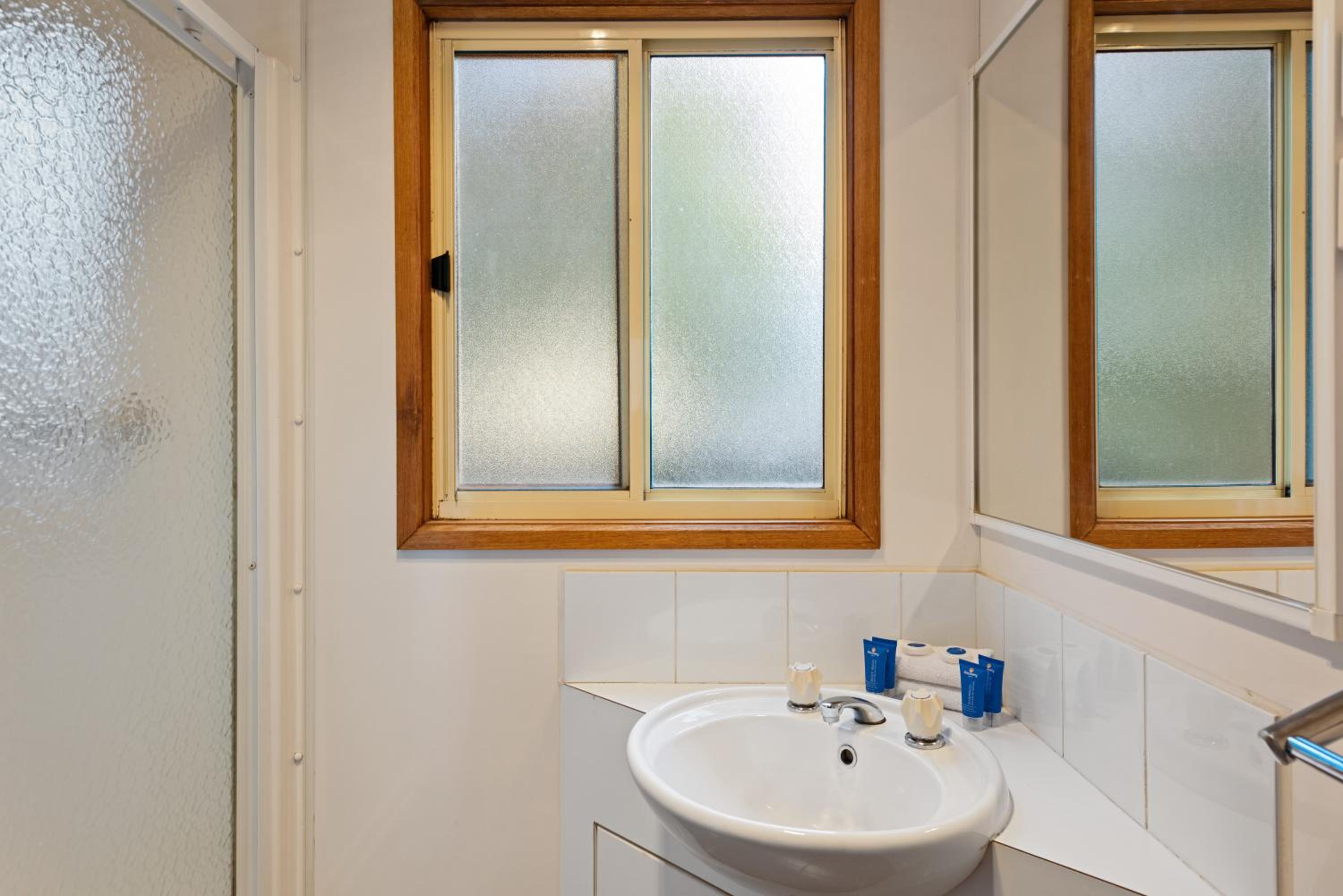 Standard 2-Bedroom Cabin - Sleeps 6 photo 2