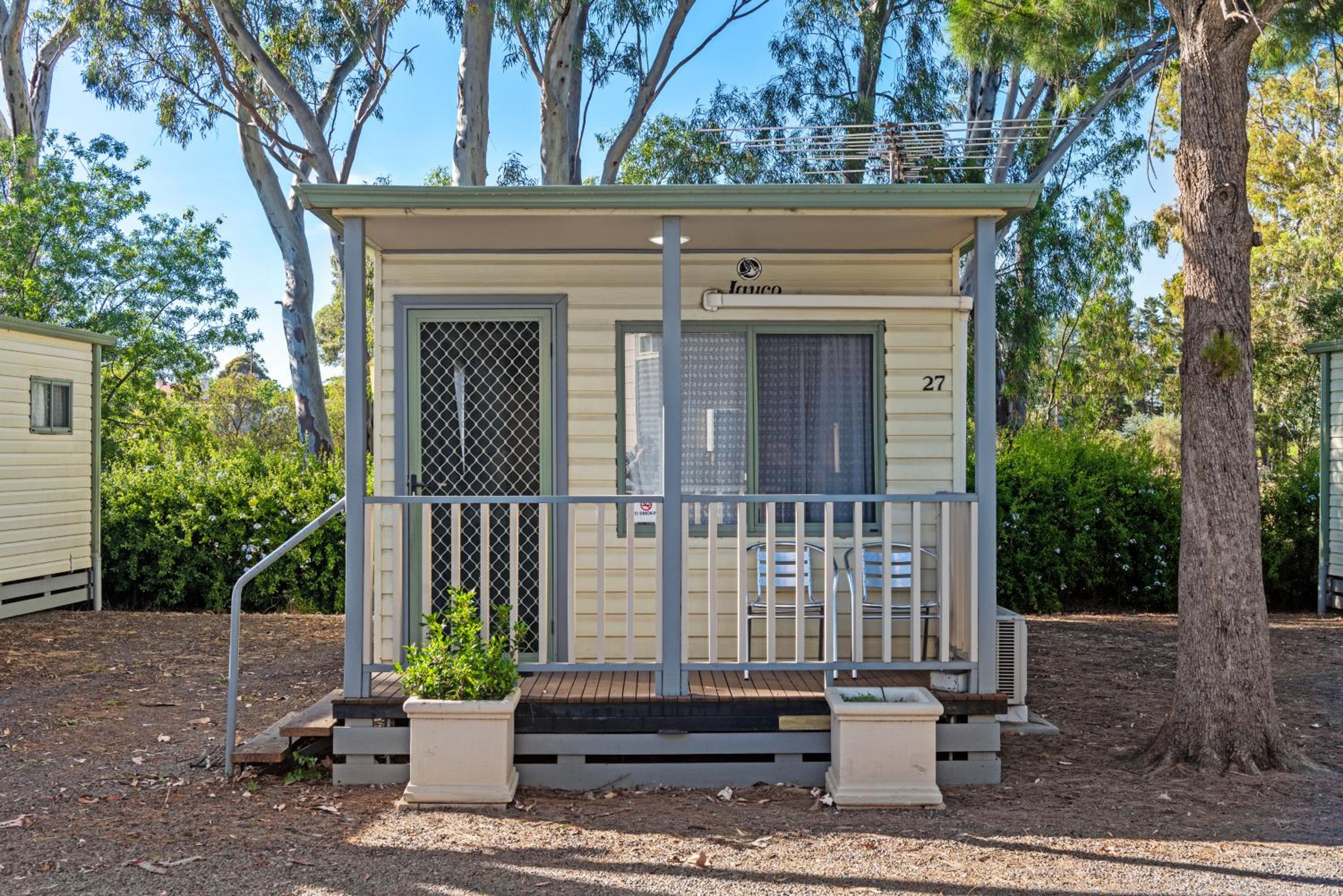 Economy 1-Bedroom Cabin - Sleeps 4 (Pet Friendly) photo 3