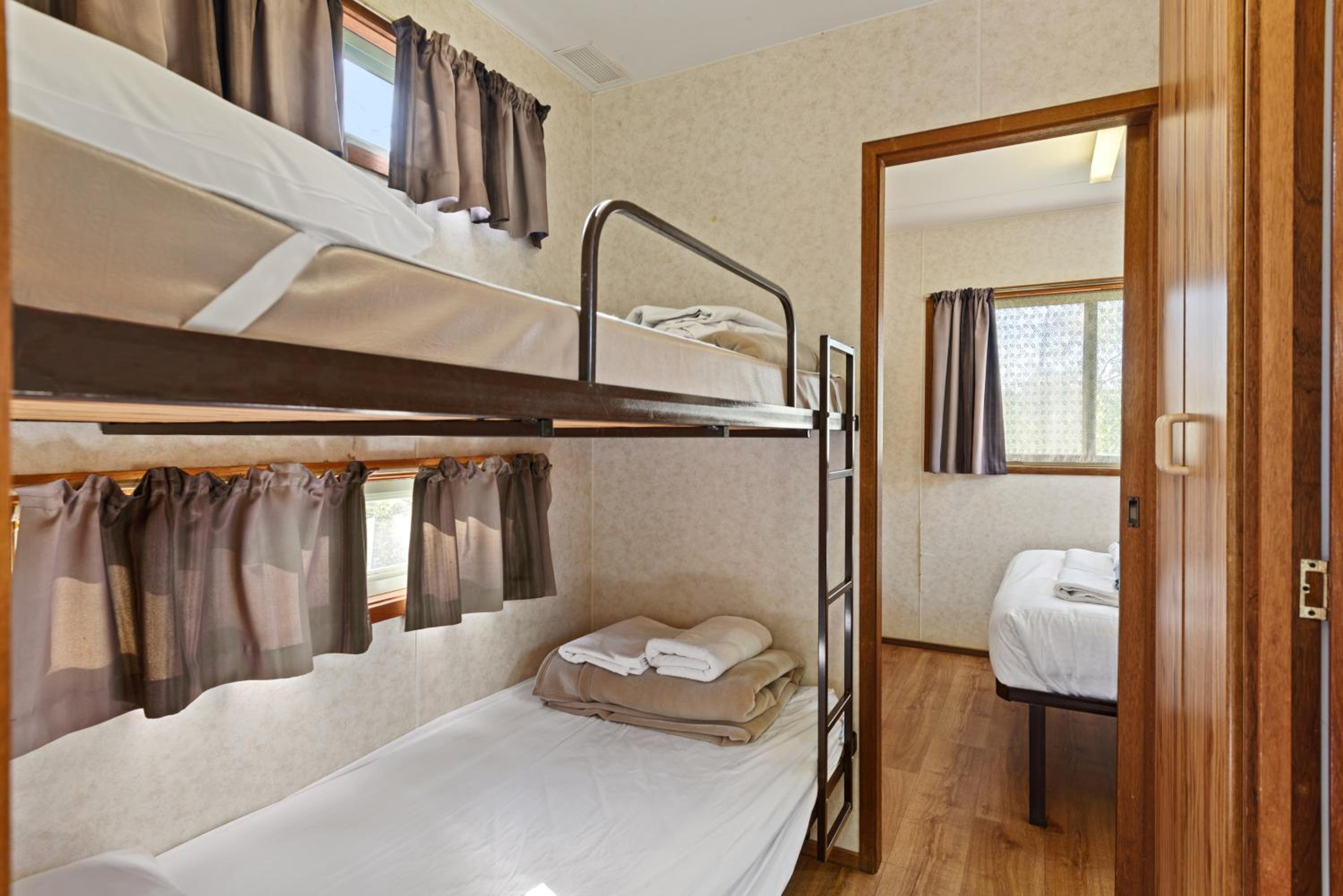 Economy 1-Bedroom Cabin - Sleeps 4 (Pet Friendly) photo 2