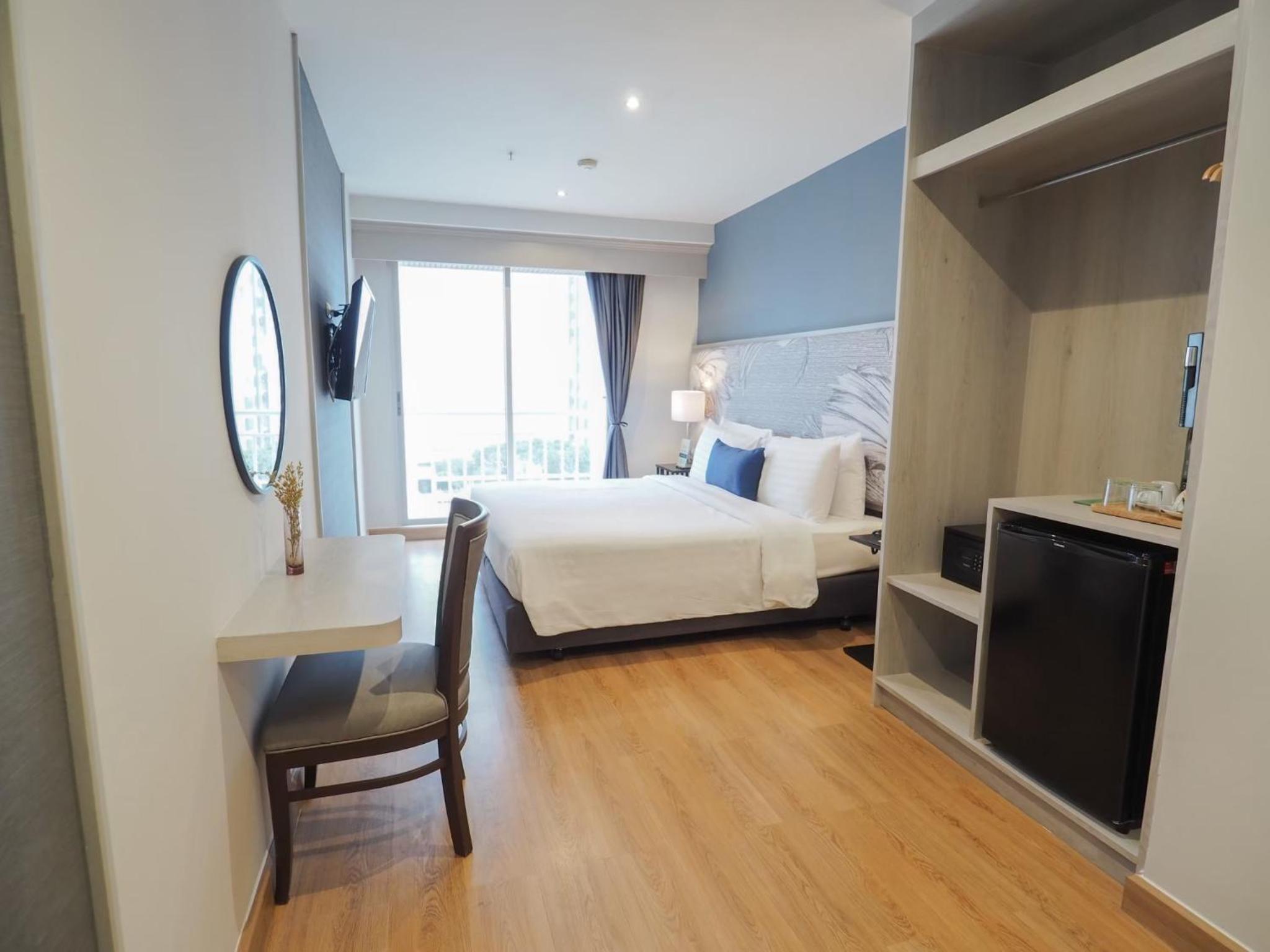Superior Double or Twin Room thumbnail 5