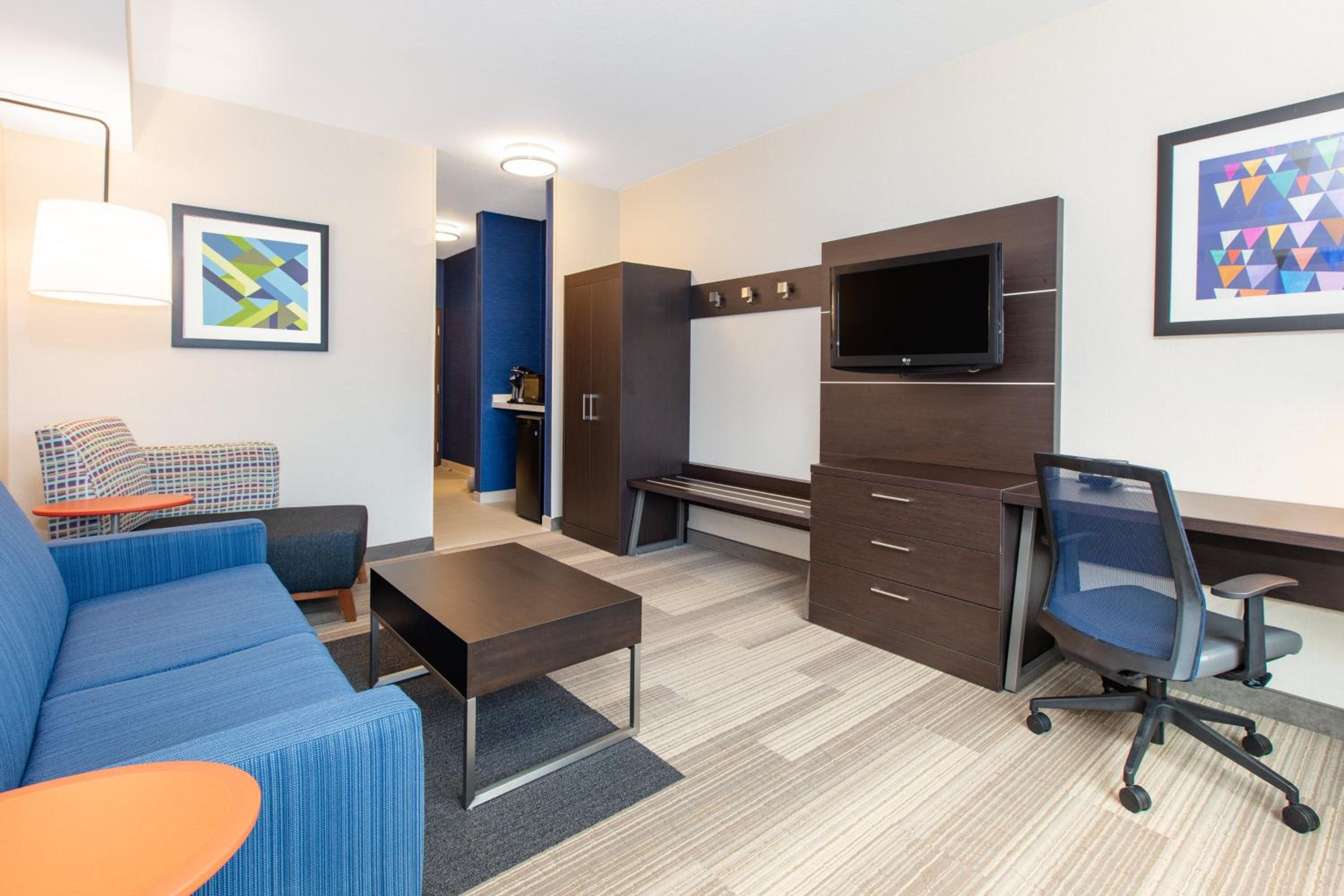 One-Bedroom King Suite with Spa Bath - Photo 6