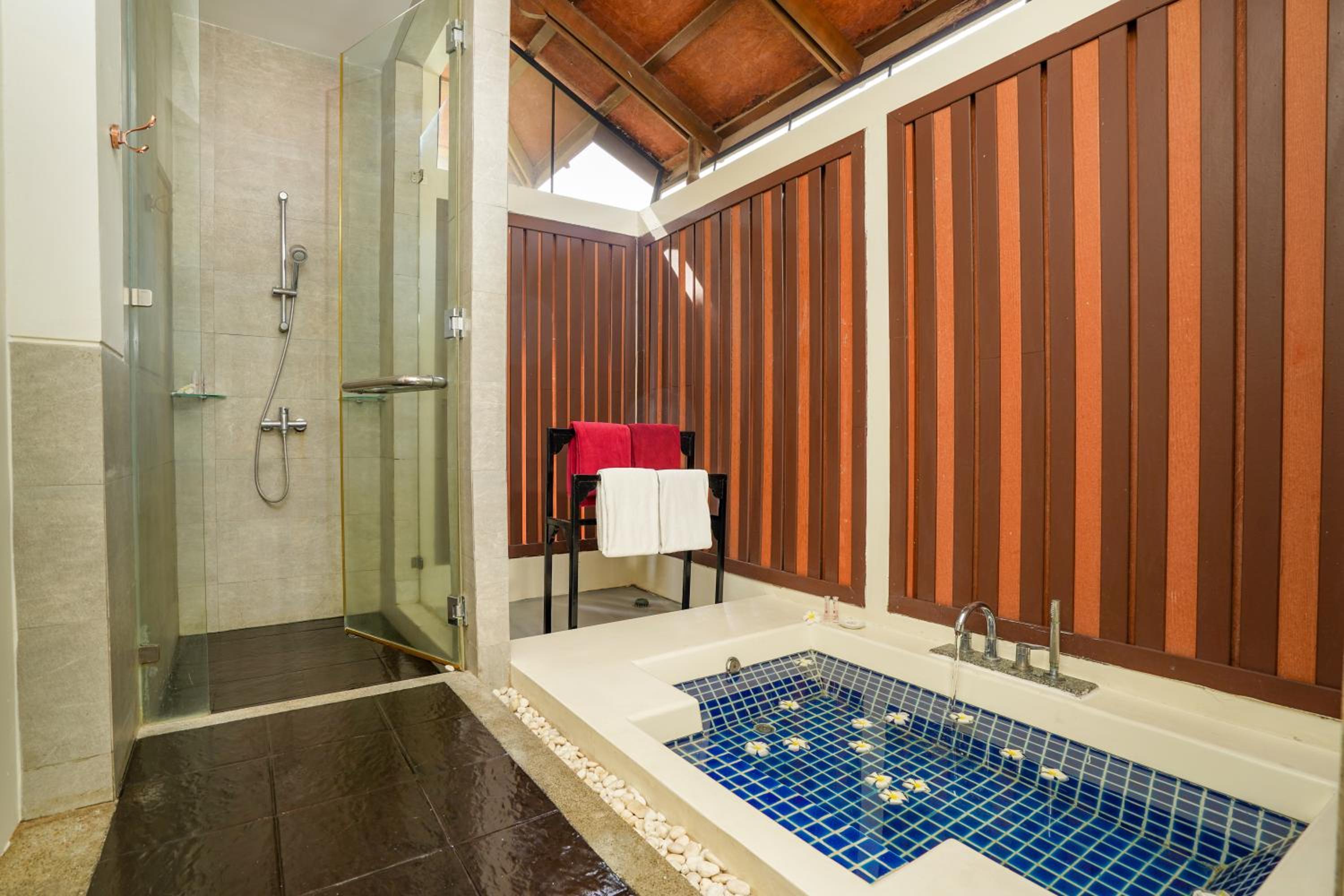 Oceanfront Villa with Private Pool - Photo 3