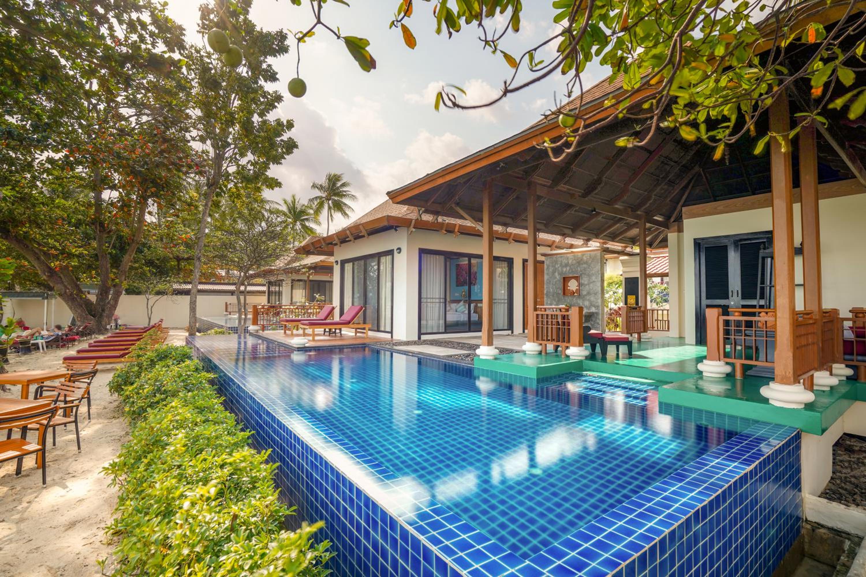 Oceanfront Villa with Private Pool - Photo 10