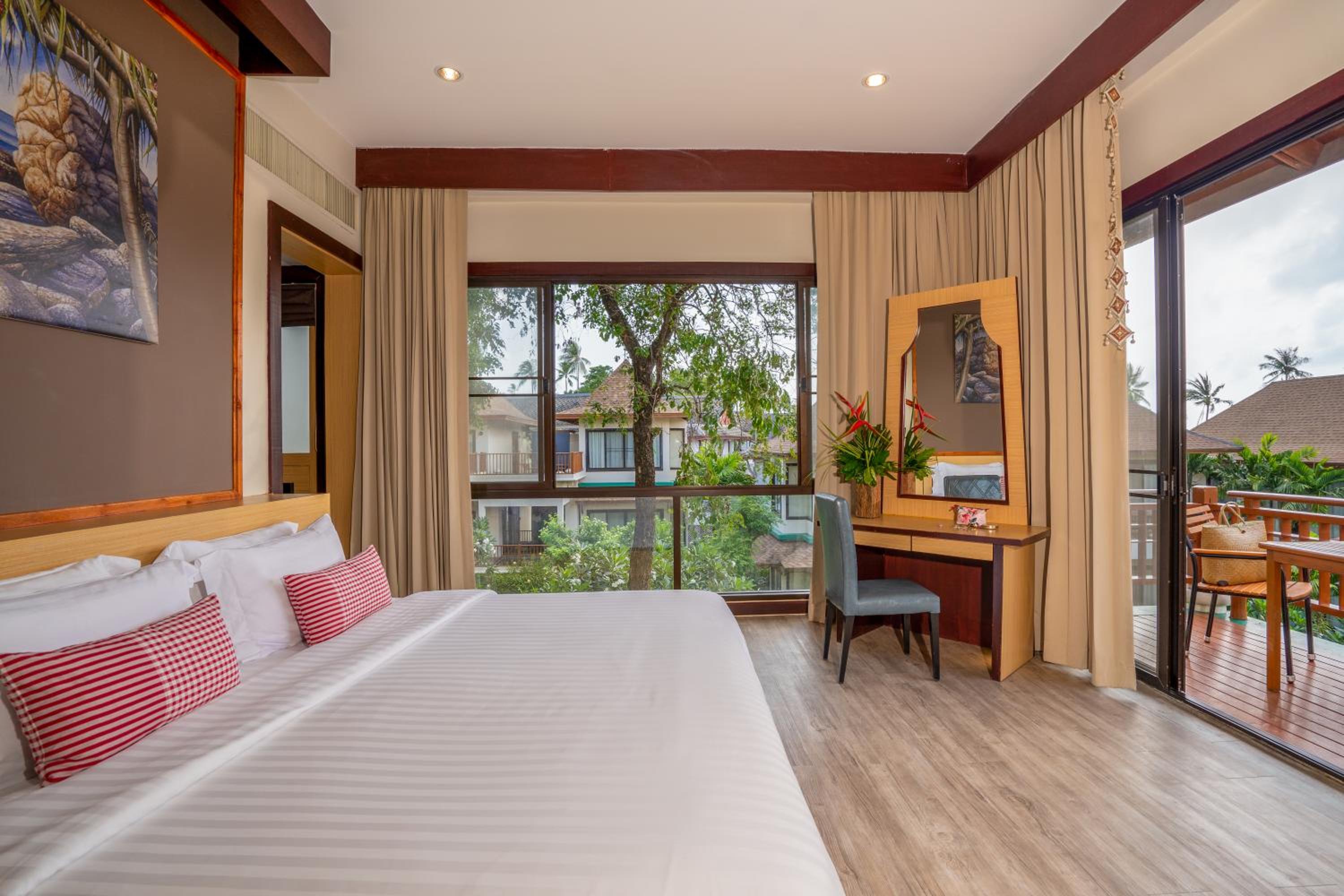 Deluxe Double Room with Balcony - Photo 3