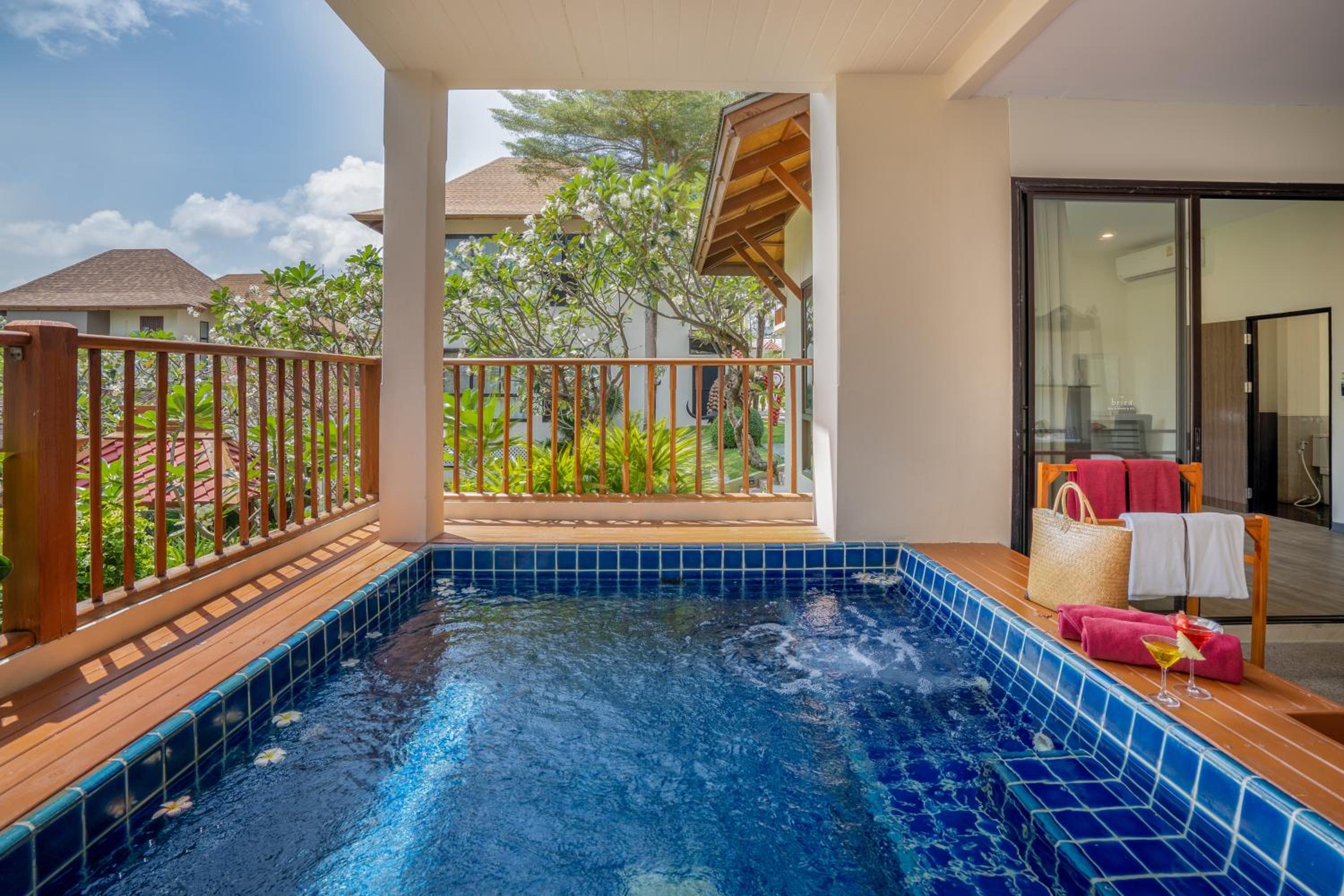 Deluxe Room with Plunge Pool - Photo 3