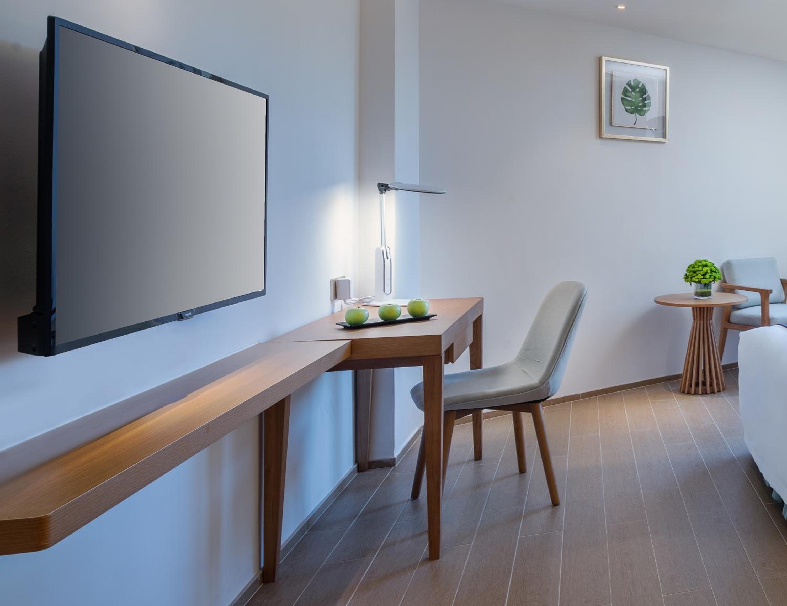 Elegant Garden View Twin Room