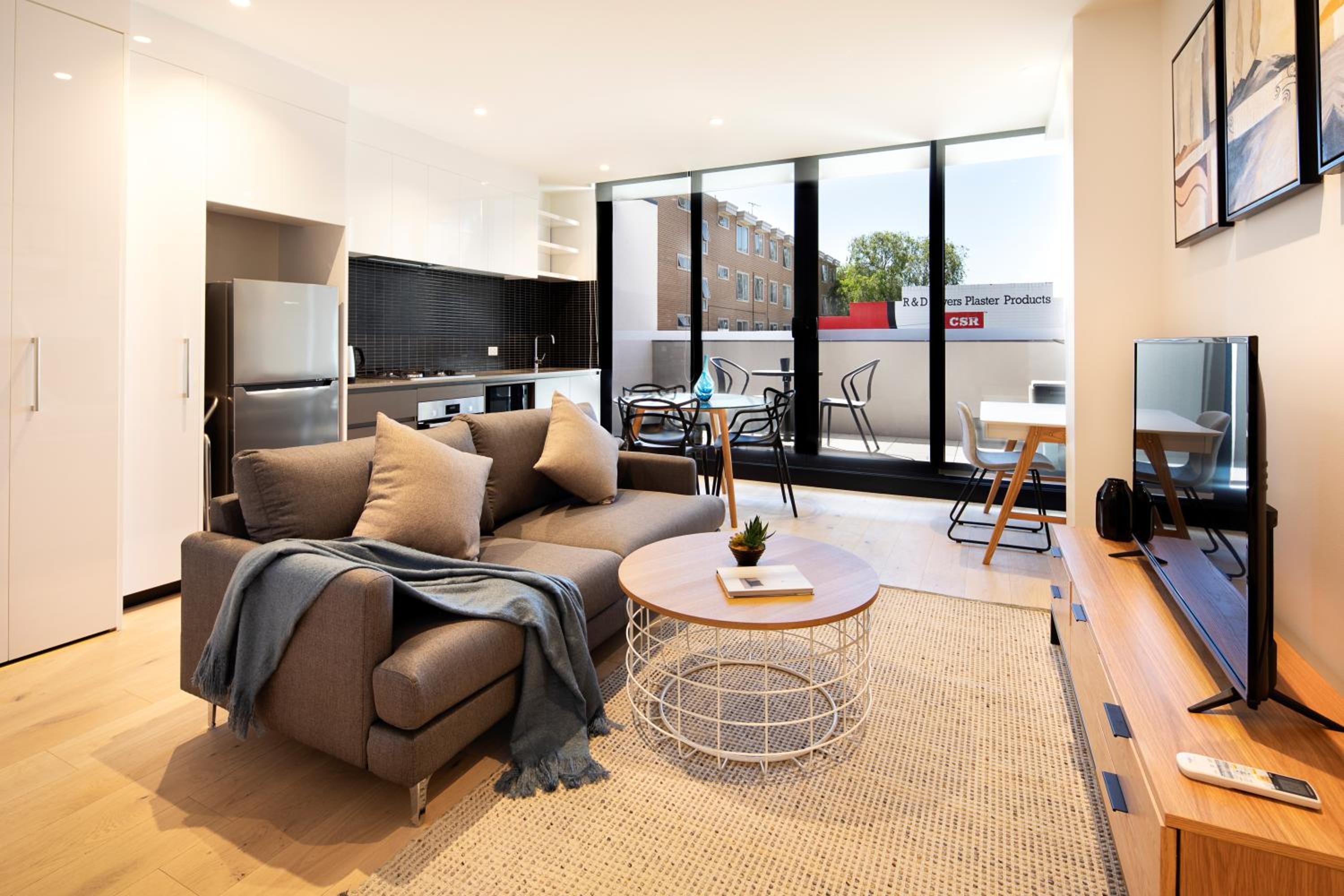 1 Bedroom Deluxe Apartment - Photo 2