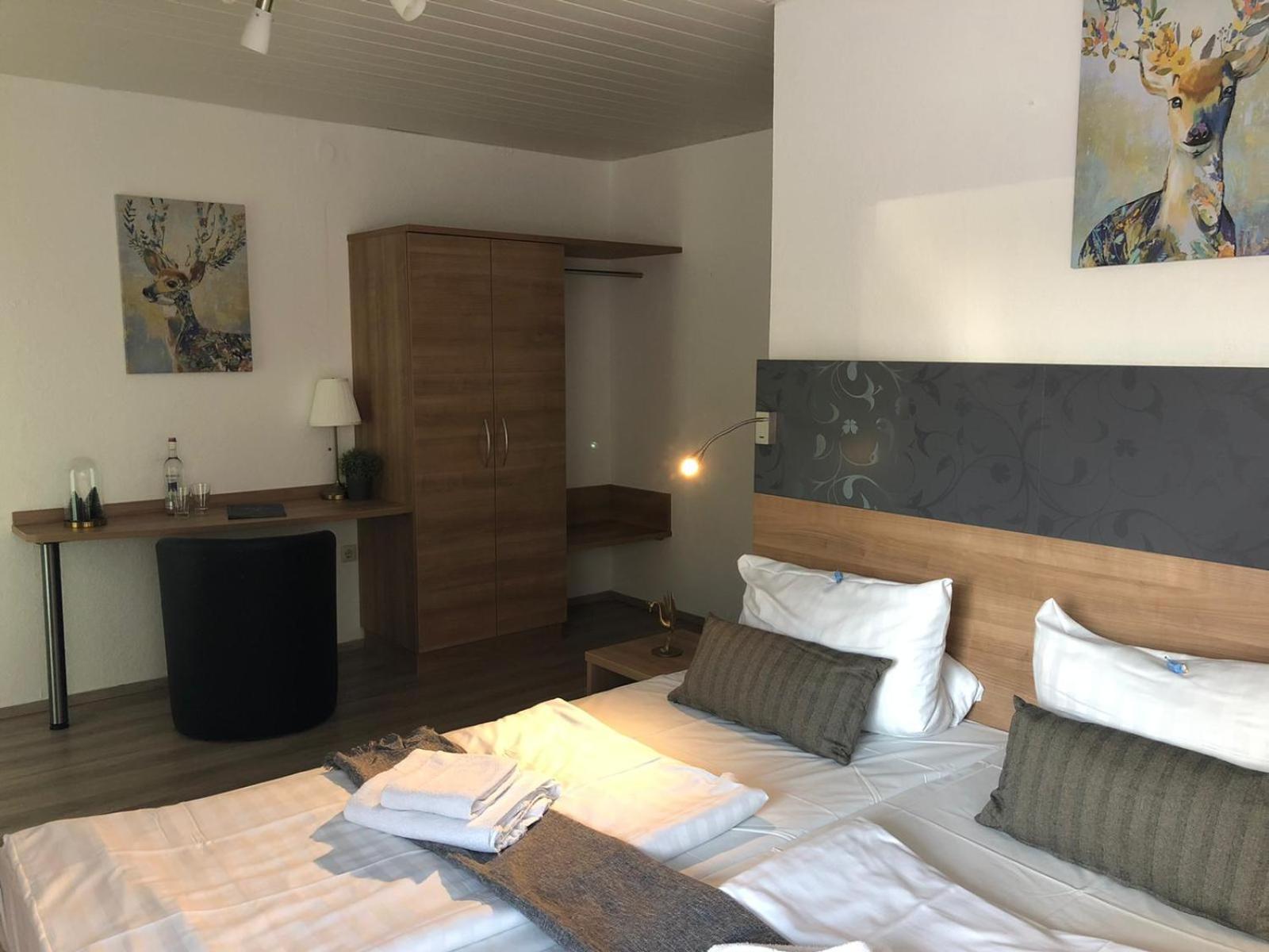 Single Room with Bathroom photo 1