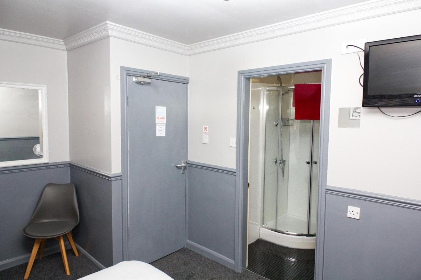 Double Room with Private Bathroom - Photo 5